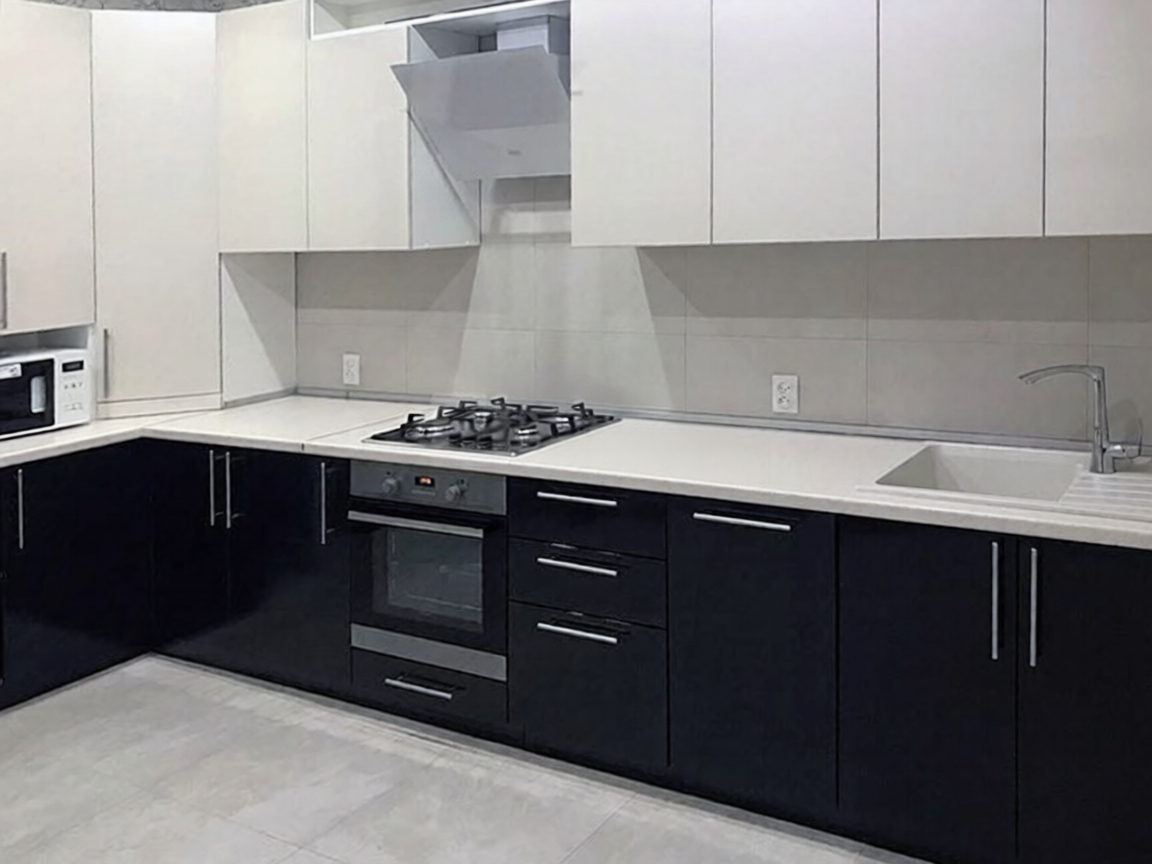 Кухня с фасадами AGT акрил.