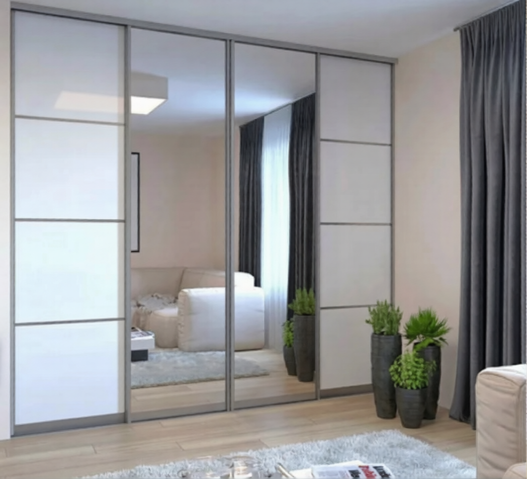 Шкаф-Купе с зеркалом и лакобелем.