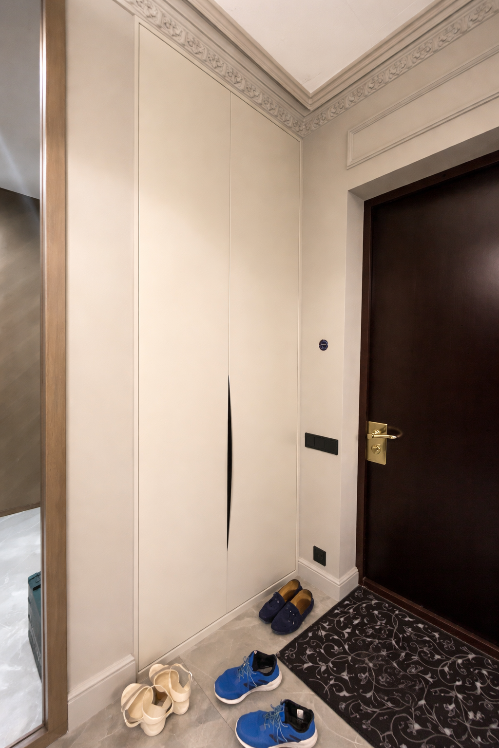 Шкаф распашной в прихожую. ЛДСП EGGER.