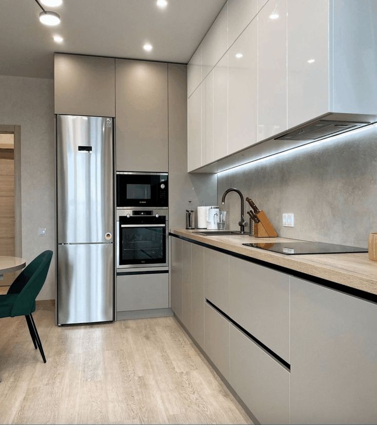 Кухня с фасадами из AGT акрил.