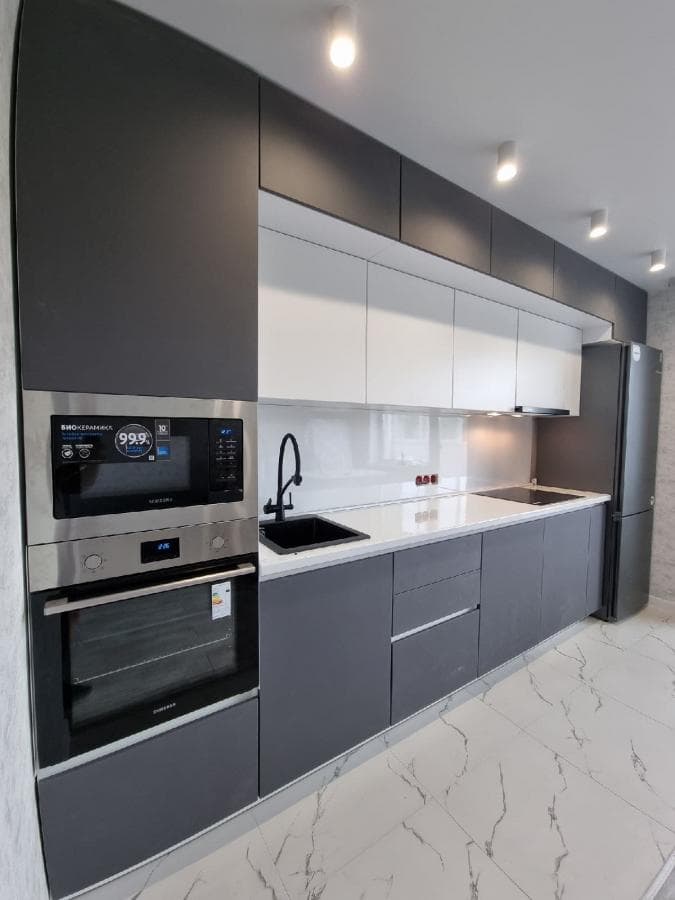 Кухня с фасадами из ЛДСП EGGER.