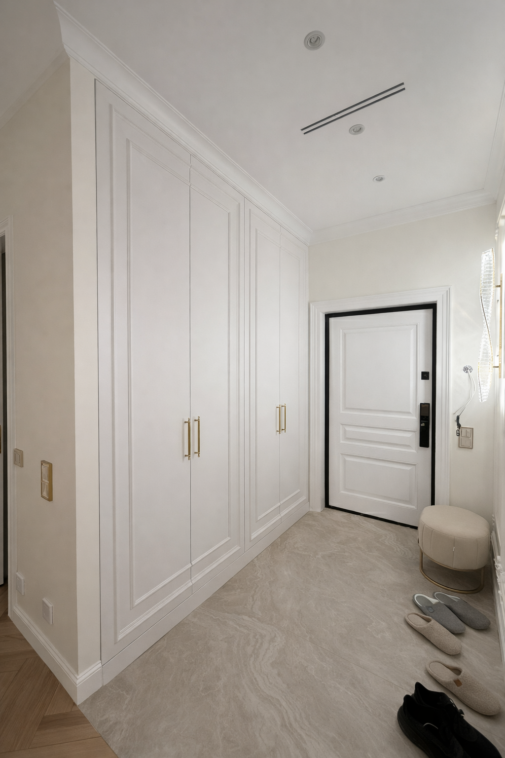 Шкаф распашной в классическом стиле. МДФ крашений.