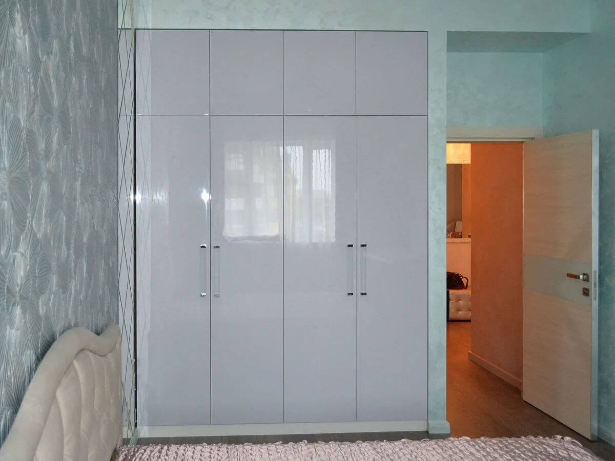 Шкаф распашной. Фасады из AGT.