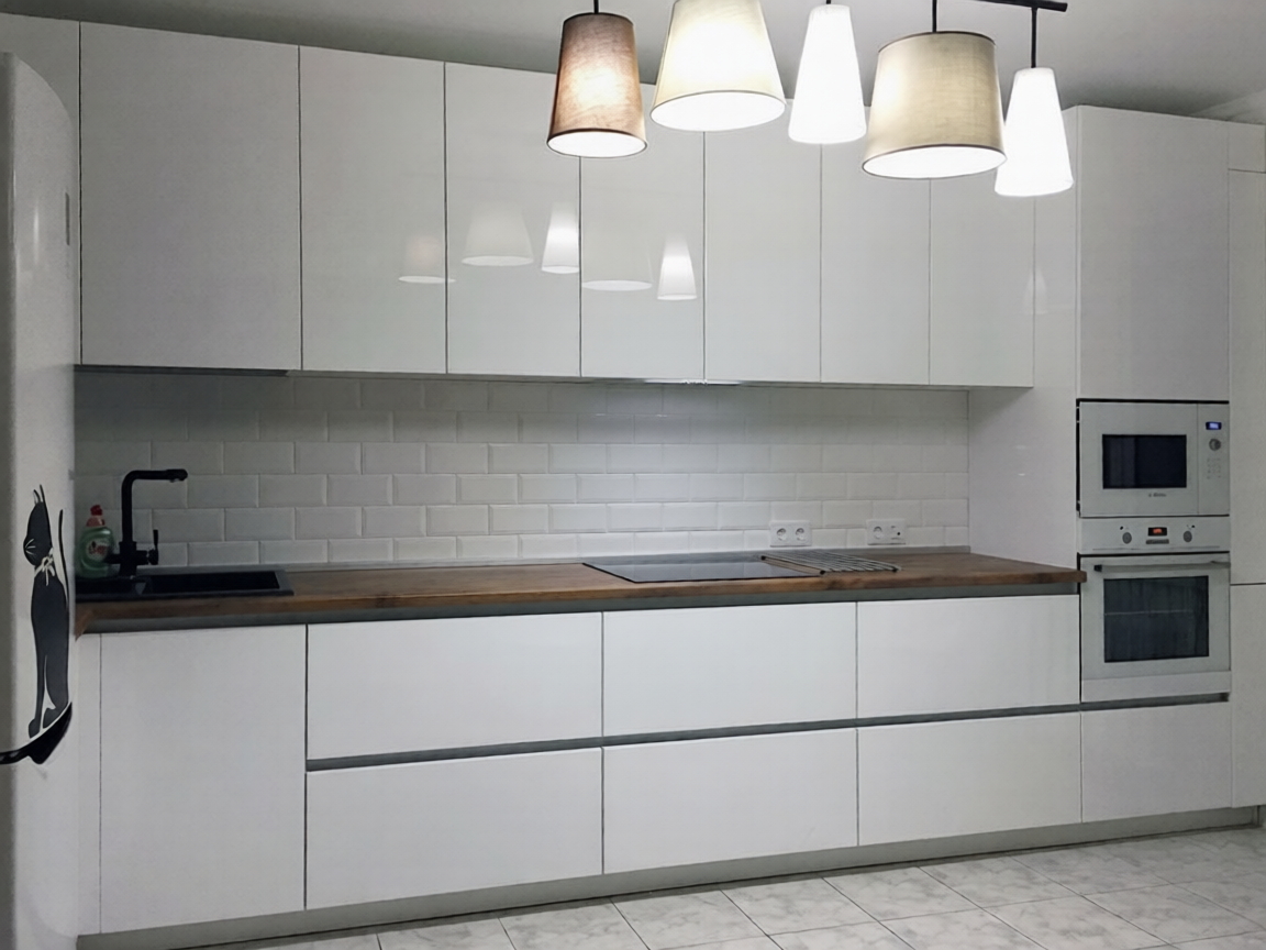 Кухня с фасадами из AGT акрил.