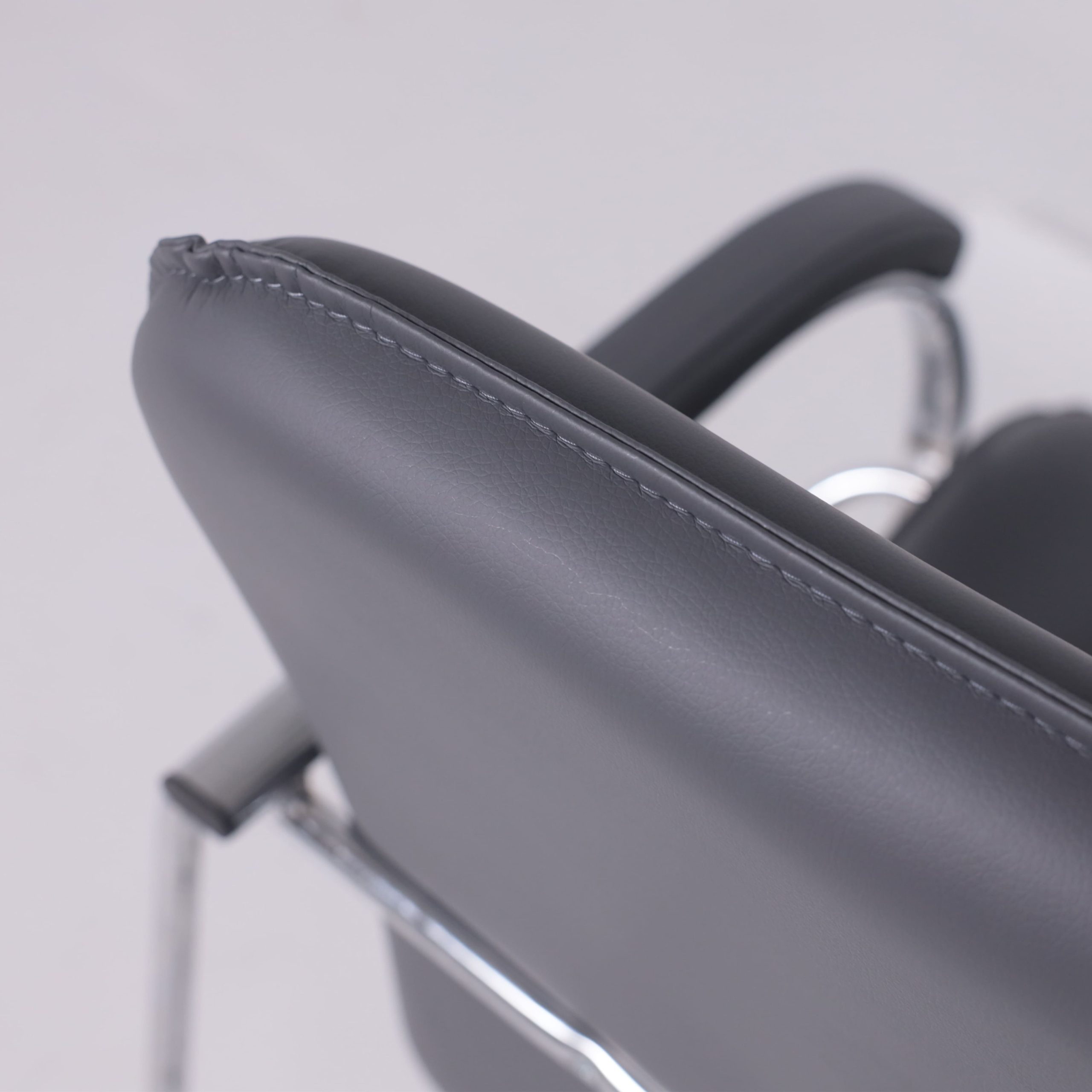 Кресло SAMBA AKS-1 Pegasso светло-серый, мягкие подлокотники