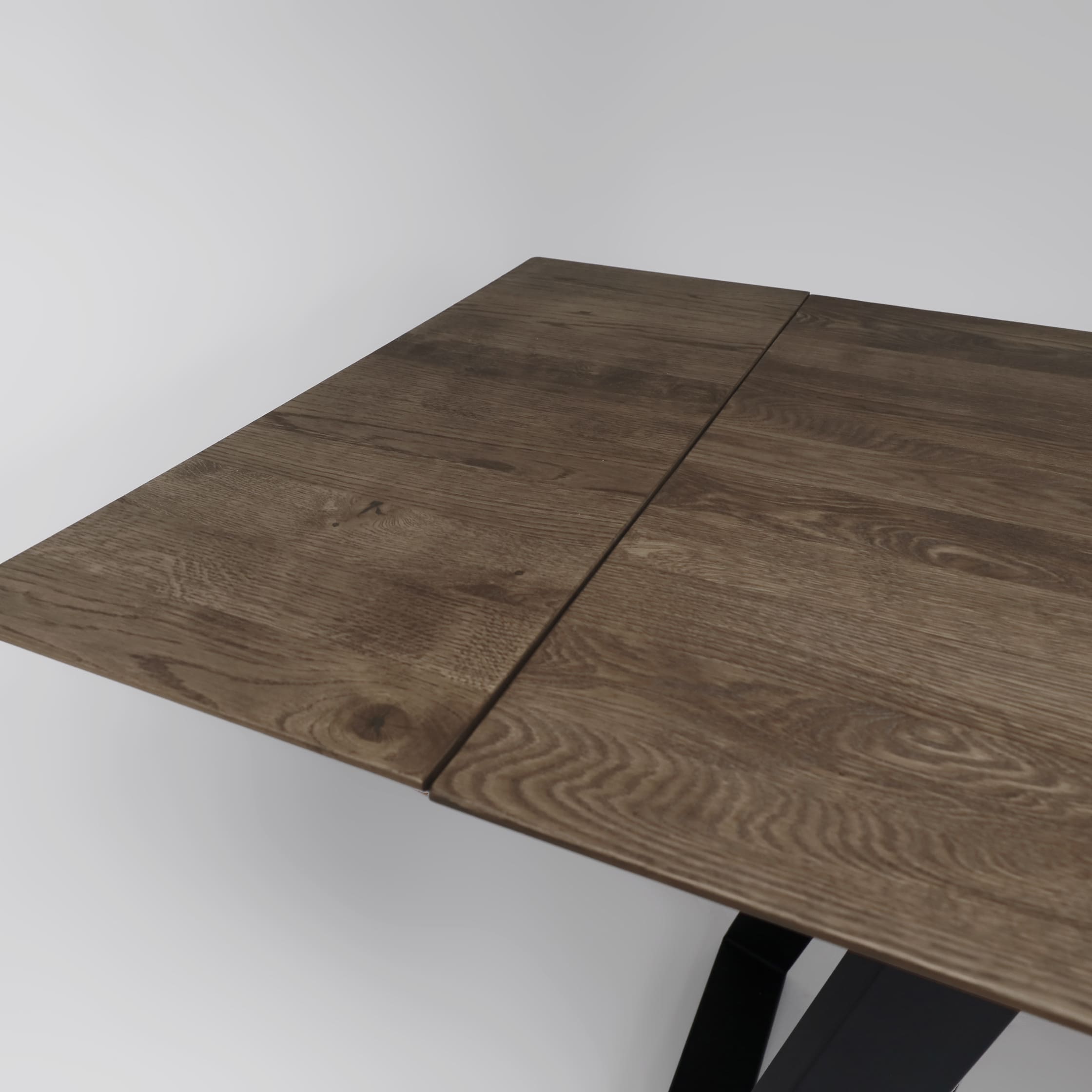 Стол САНГАЙ раздвижной, 136(196)*80*80, дуб галифакс табак / черный (ПрР-7 DSW (02) ТрН/Р-80)