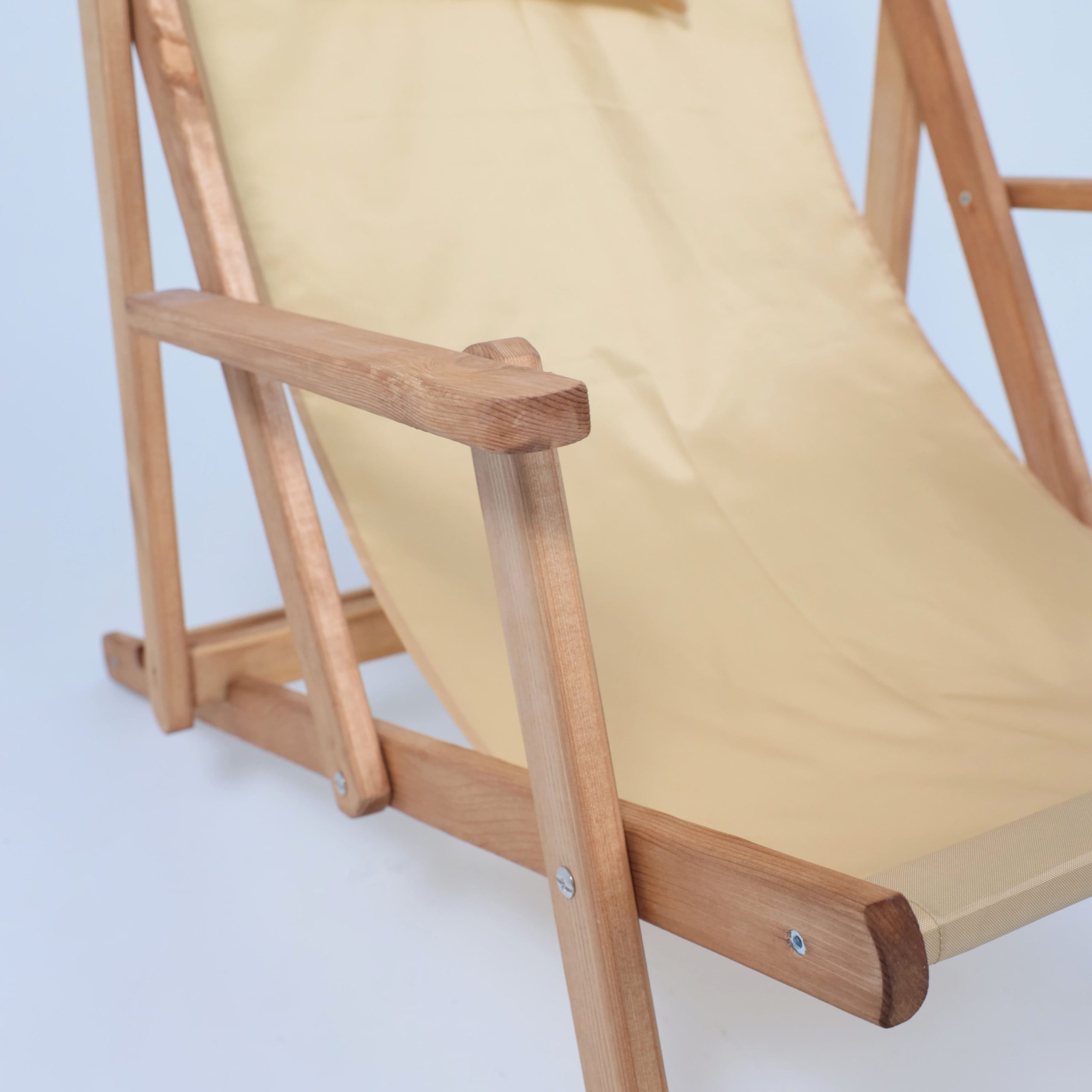 Кресло-шезлонг с подлокотниками DYATEL сиденье из ткани сосна (цвет дуб)