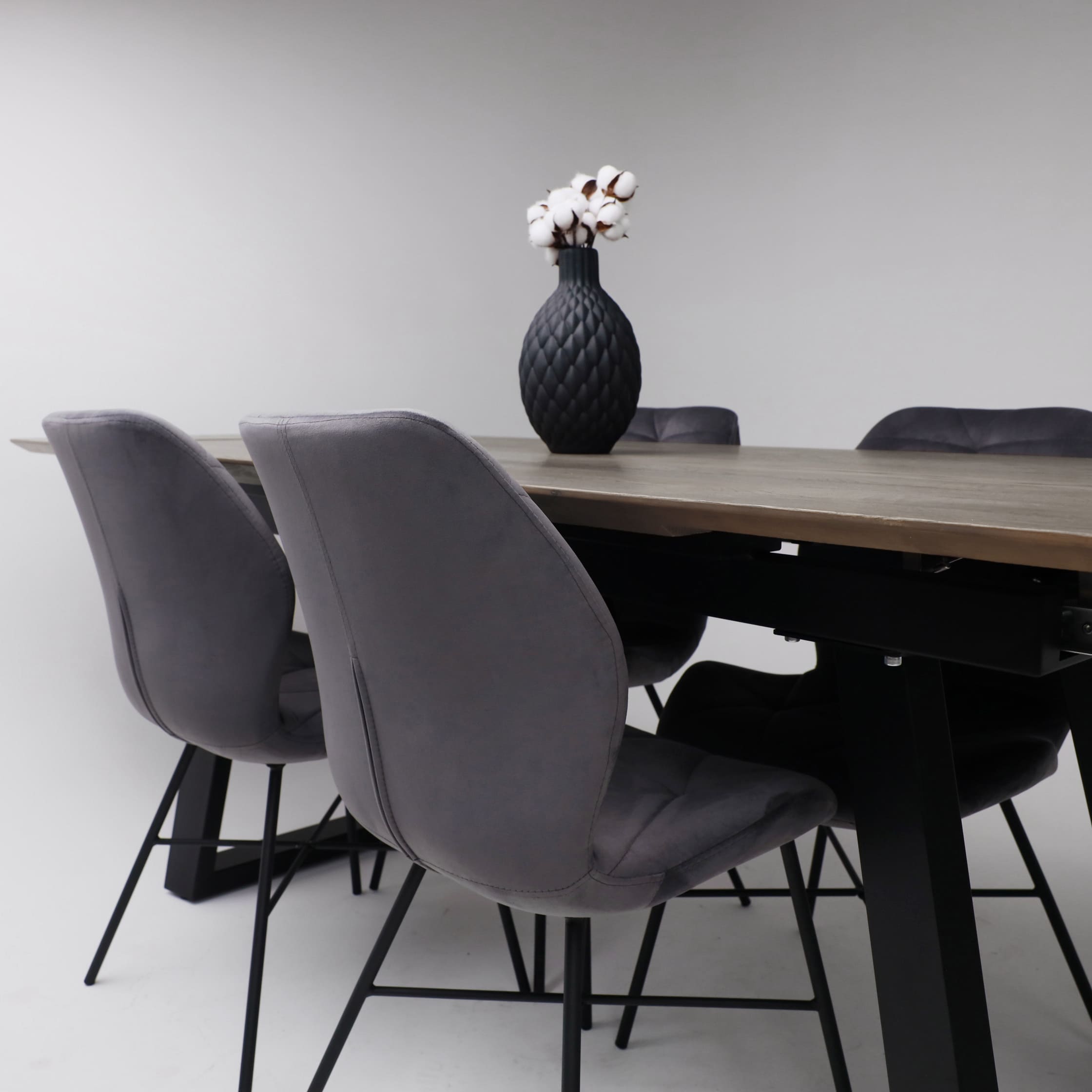 Стол САНГАЙ раздвижной, 136(196)*80*80, дуб галифакс табак / черный (ПрР-7 DSW (02) ТрН/Р-80)