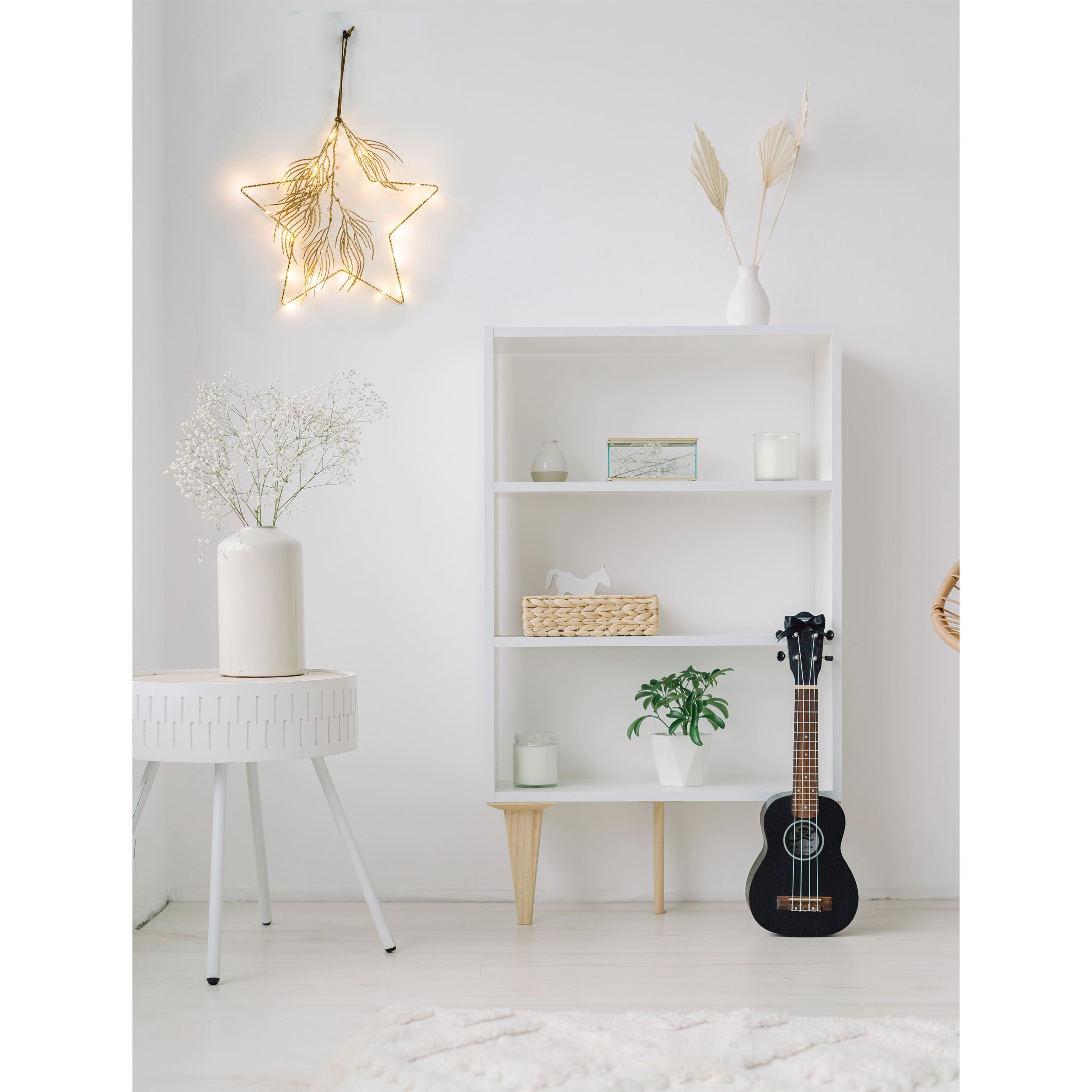 Светодиодный декор AKS тип 6 ( Звезда с веткой 25х24см 18LED, 2АА )