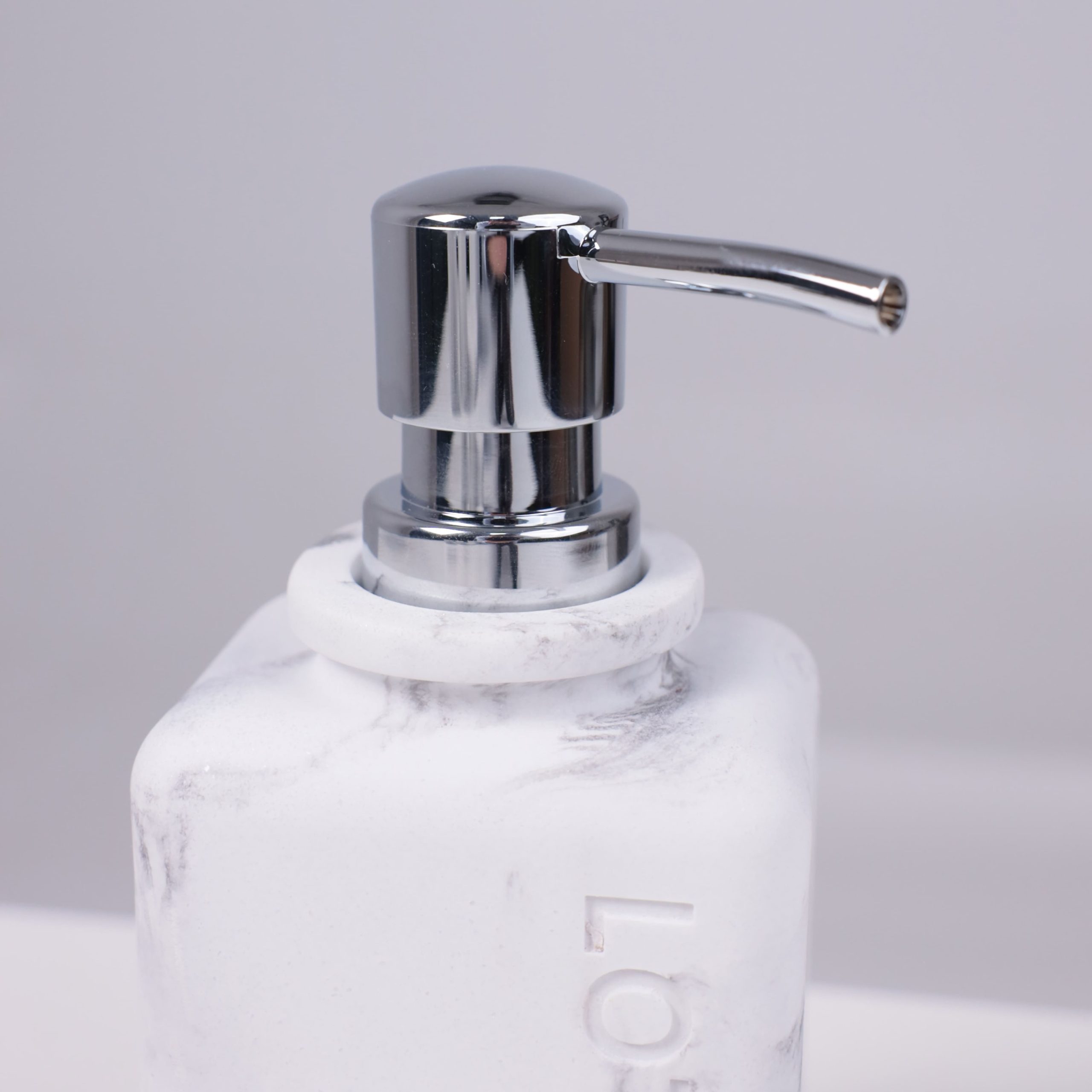 Дозатор декоративный NOVA, белый мрамор