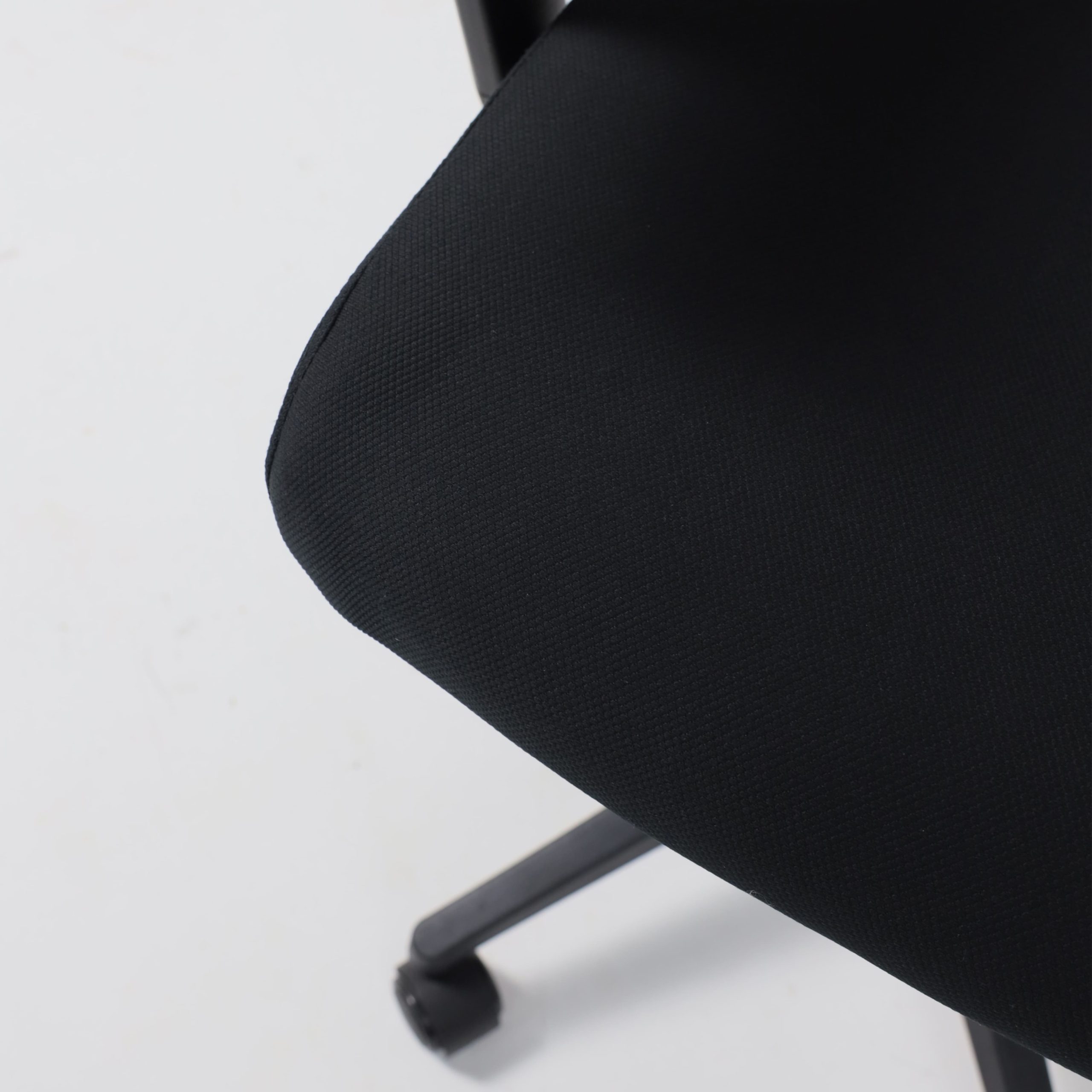 Кресло поворотное PROFIT, черный