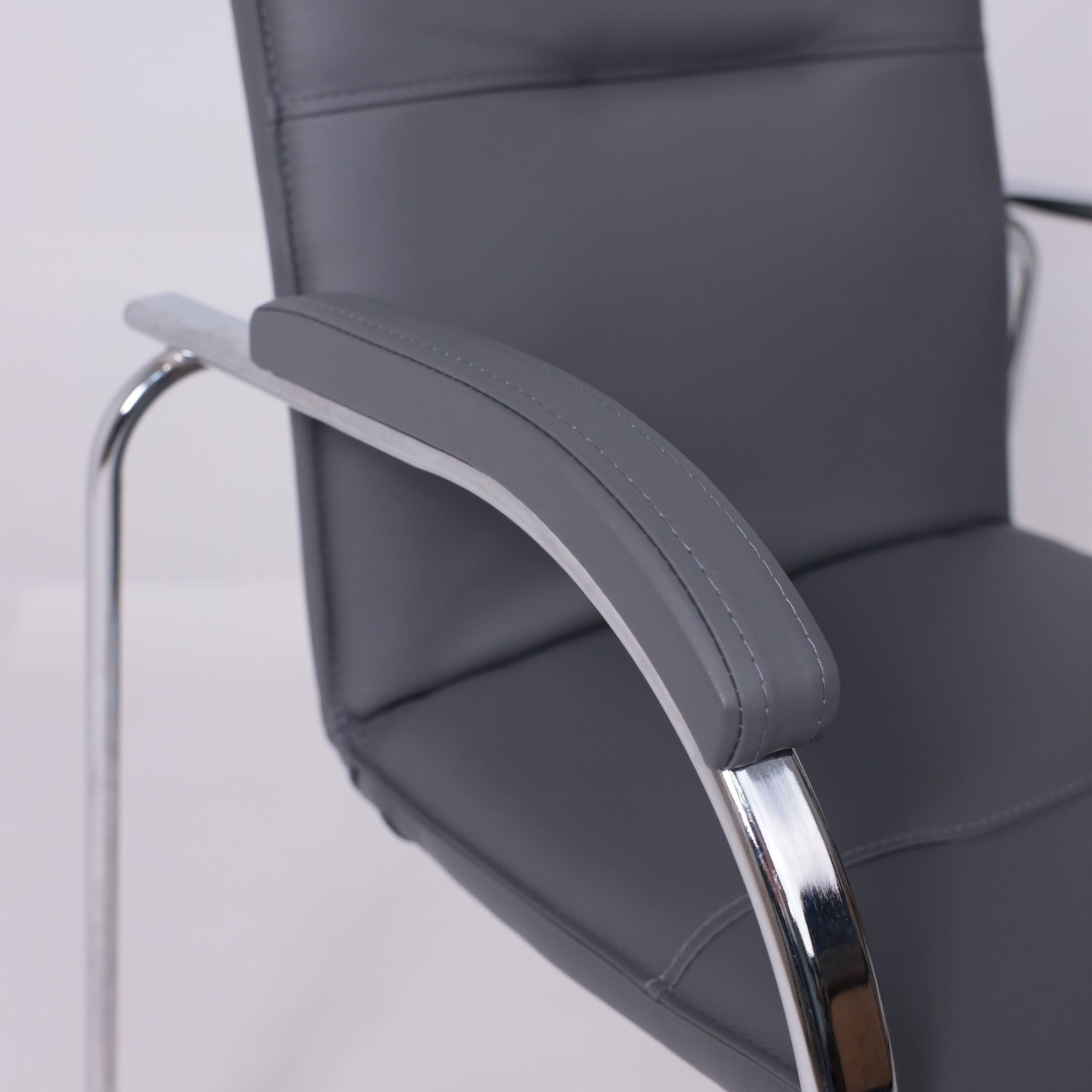 Кресло SAMBA AKS-1 Pegasso светло-серый, мягкие подлокотники