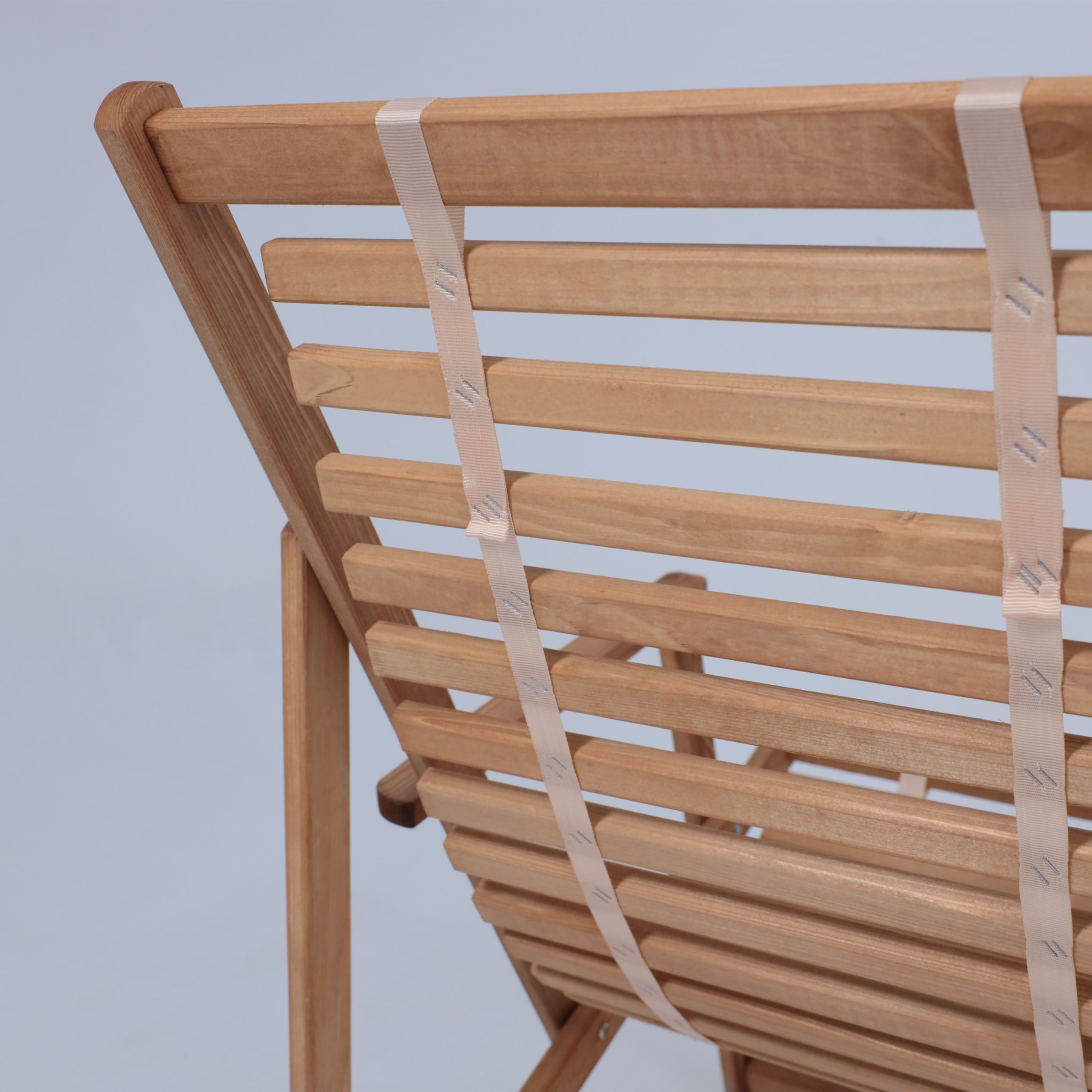 Кресло-шезлонг с подлокотниками DYATEL сиденье из дерева сосна (цвет дуб)