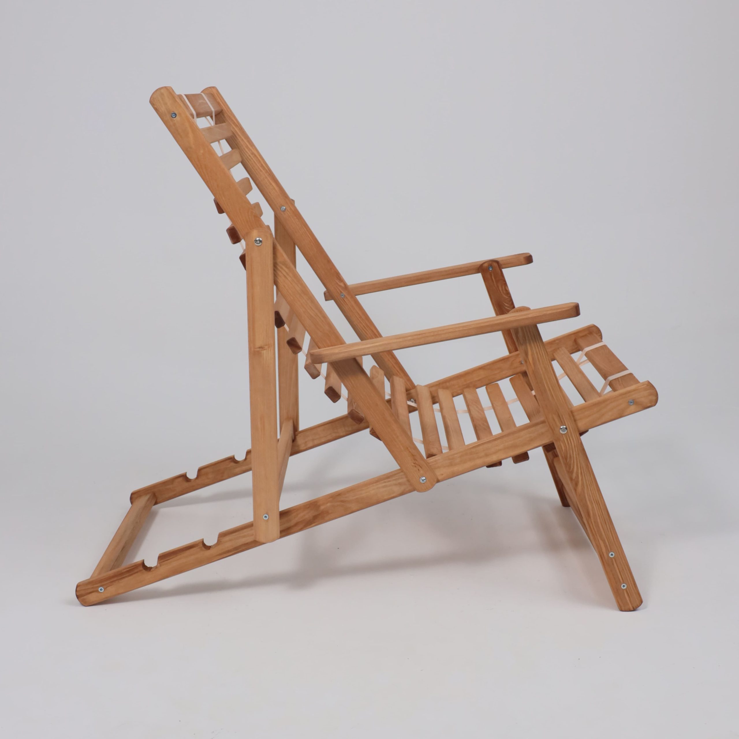 Кресло-шезлонг с подлокотниками DYATEL сиденье из дерева сосна (цвет дуб)