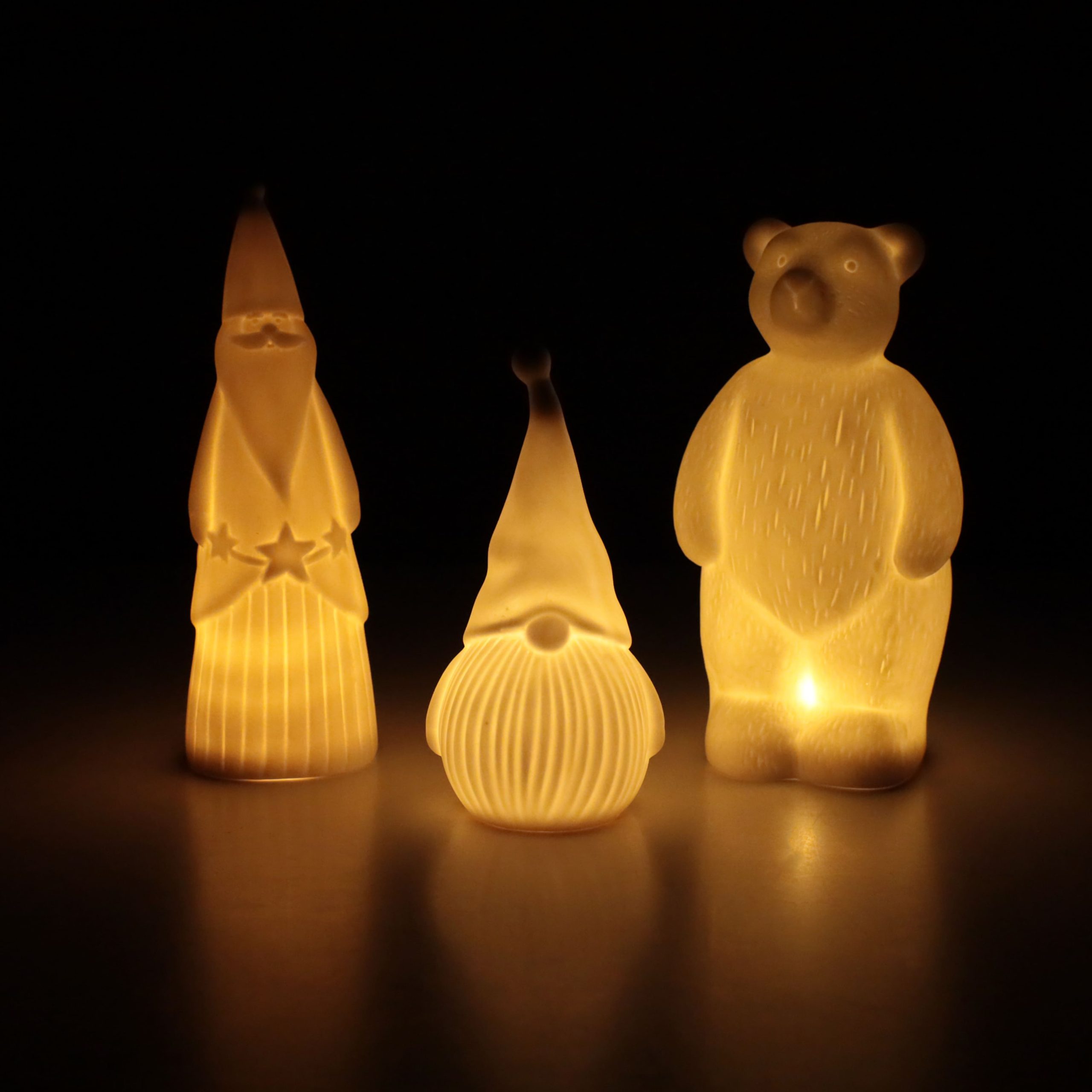 Светодиодный декор AKS тип 11 ( Гном, керамика 7.5х7х14.5см 1LED, 3*LR44 )