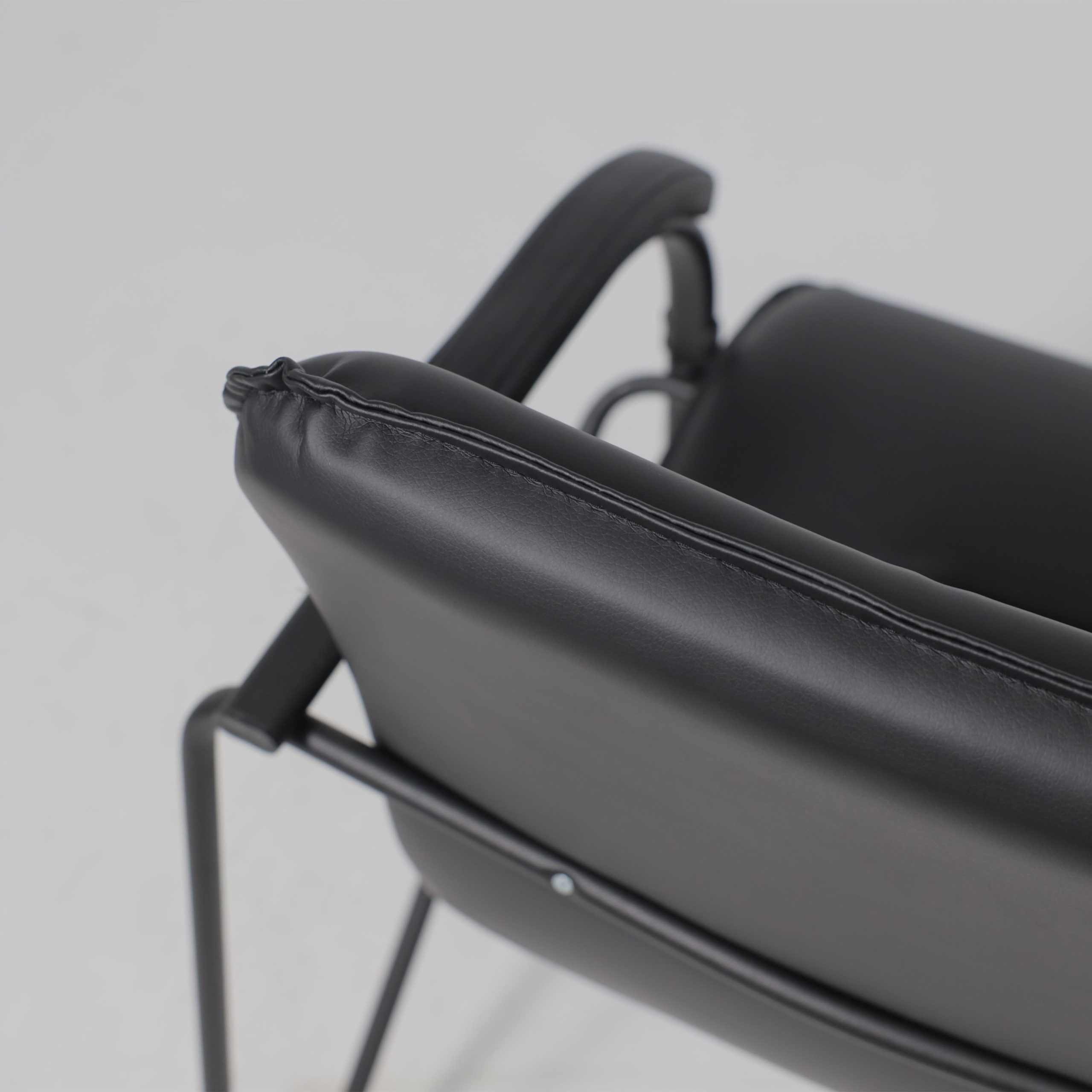 Кресло SAMBA AKS-1, основание черное, Pegasso черный, мягкие подлокотники