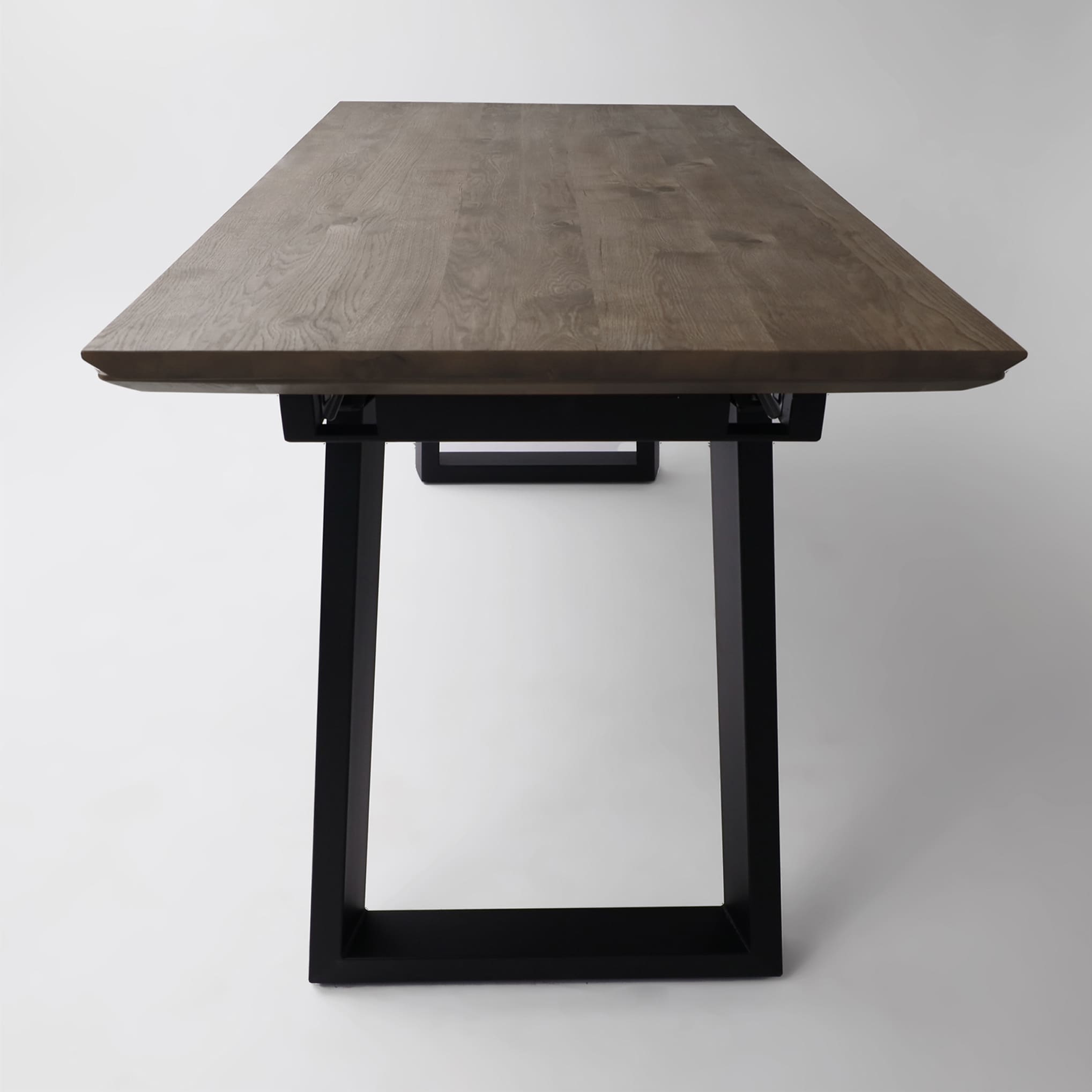 Стол САНГАЙ раздвижной, 136(196)*80*80, дуб галифакс табак / черный (ПрР-7 DSW (02) ТрН/Р-80)