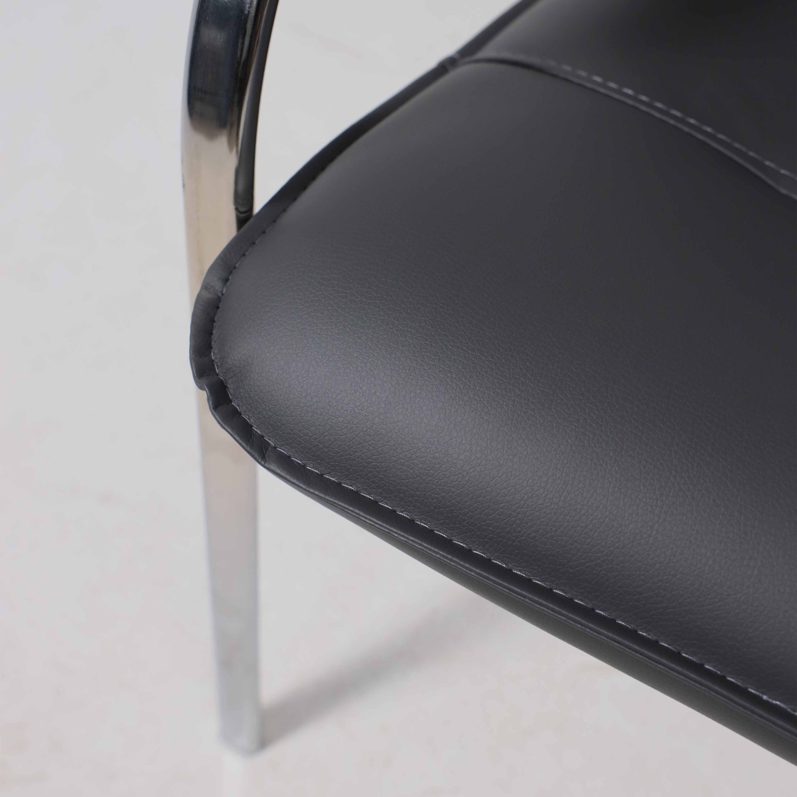 Кресло SAMBA AKS-1 Pegasso темно-серый, подлокотники дерево темное