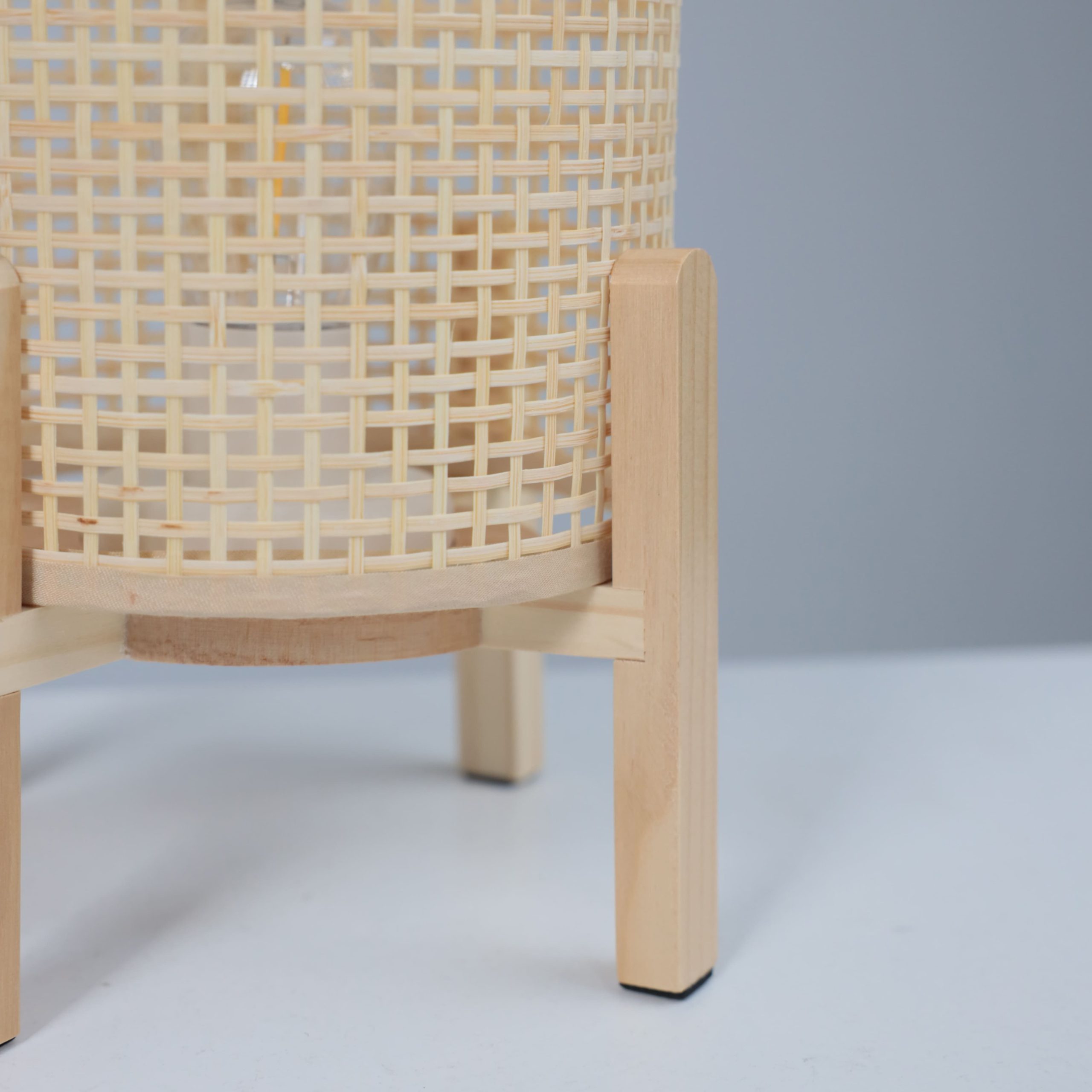 Светильник настольный AKS тип 1 ( 16.8х16.8х23.5см 1LED, 2ААА )