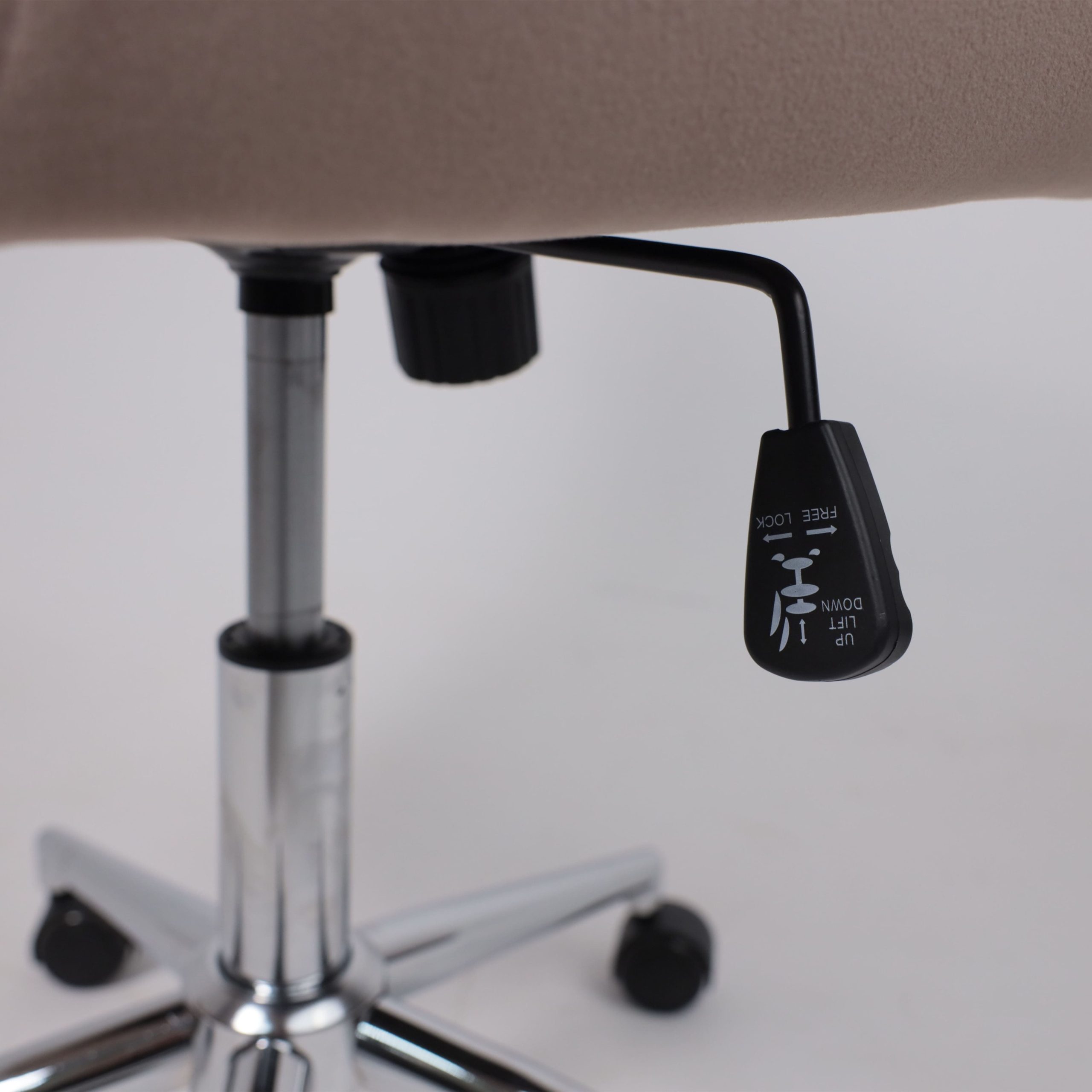 Кресло поворотное BELLA XL chrome, Kiton 714 Powder, велюр/пудровый