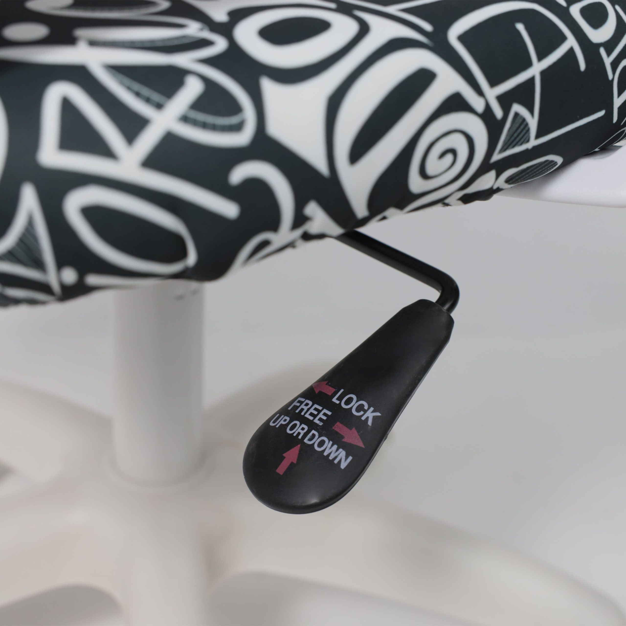 Кресло рабочее, поворотное RICCI NEW, white, ткань, черно-белая диор