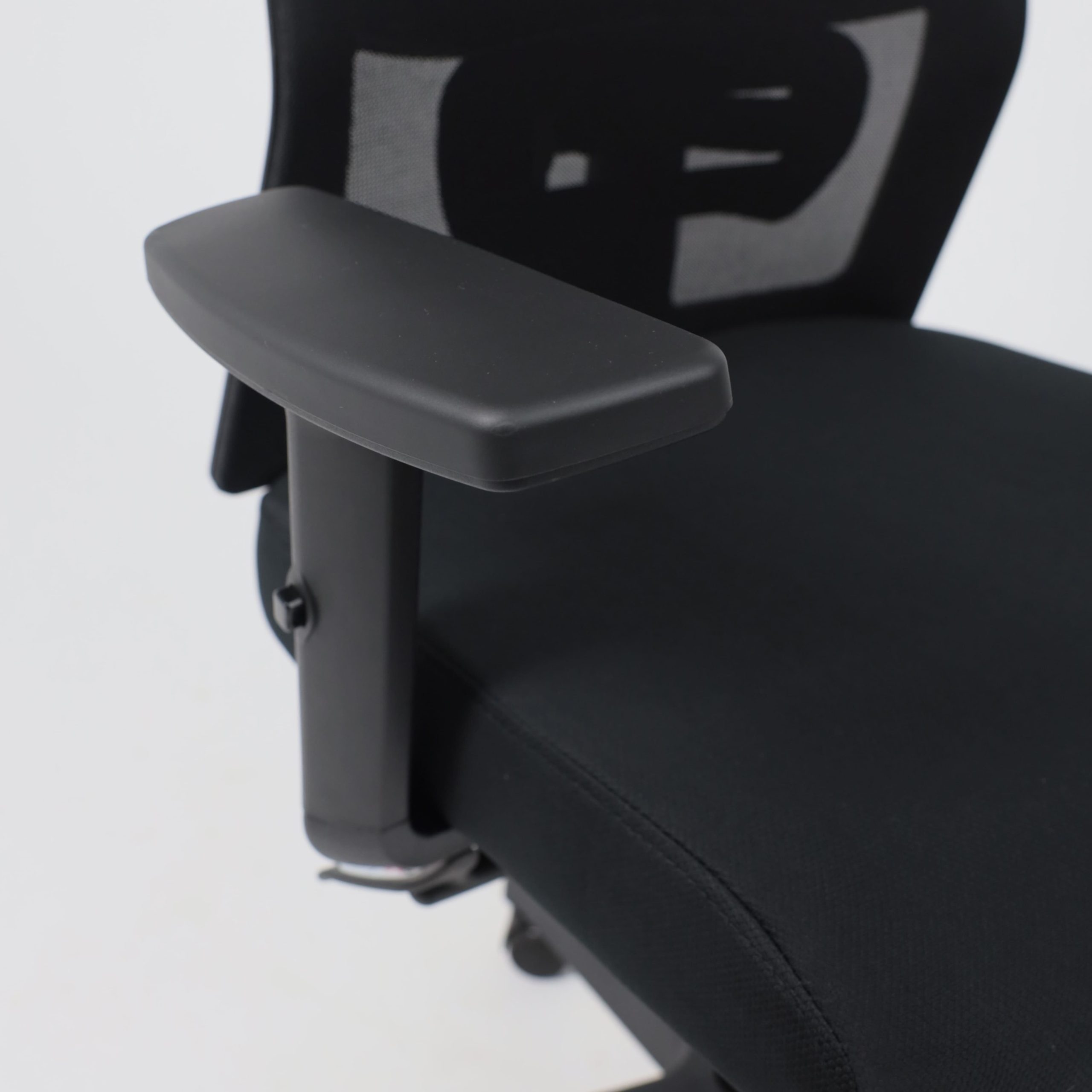 Кресло поворотное PROFIT, черный