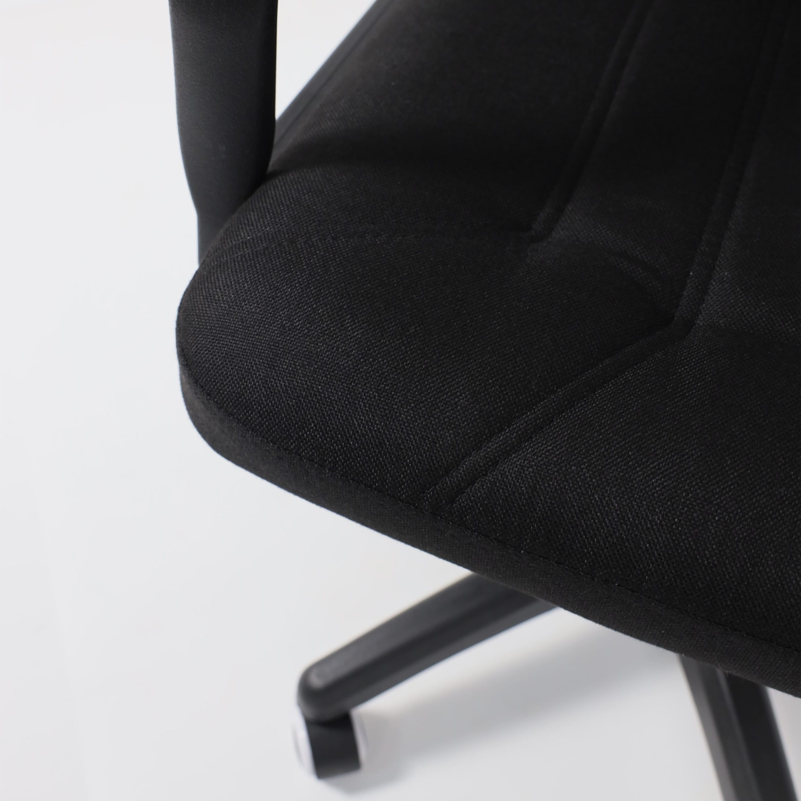 Кресло поворотное МЕНЕДЖЕР PL, Leto 70 черная ткань