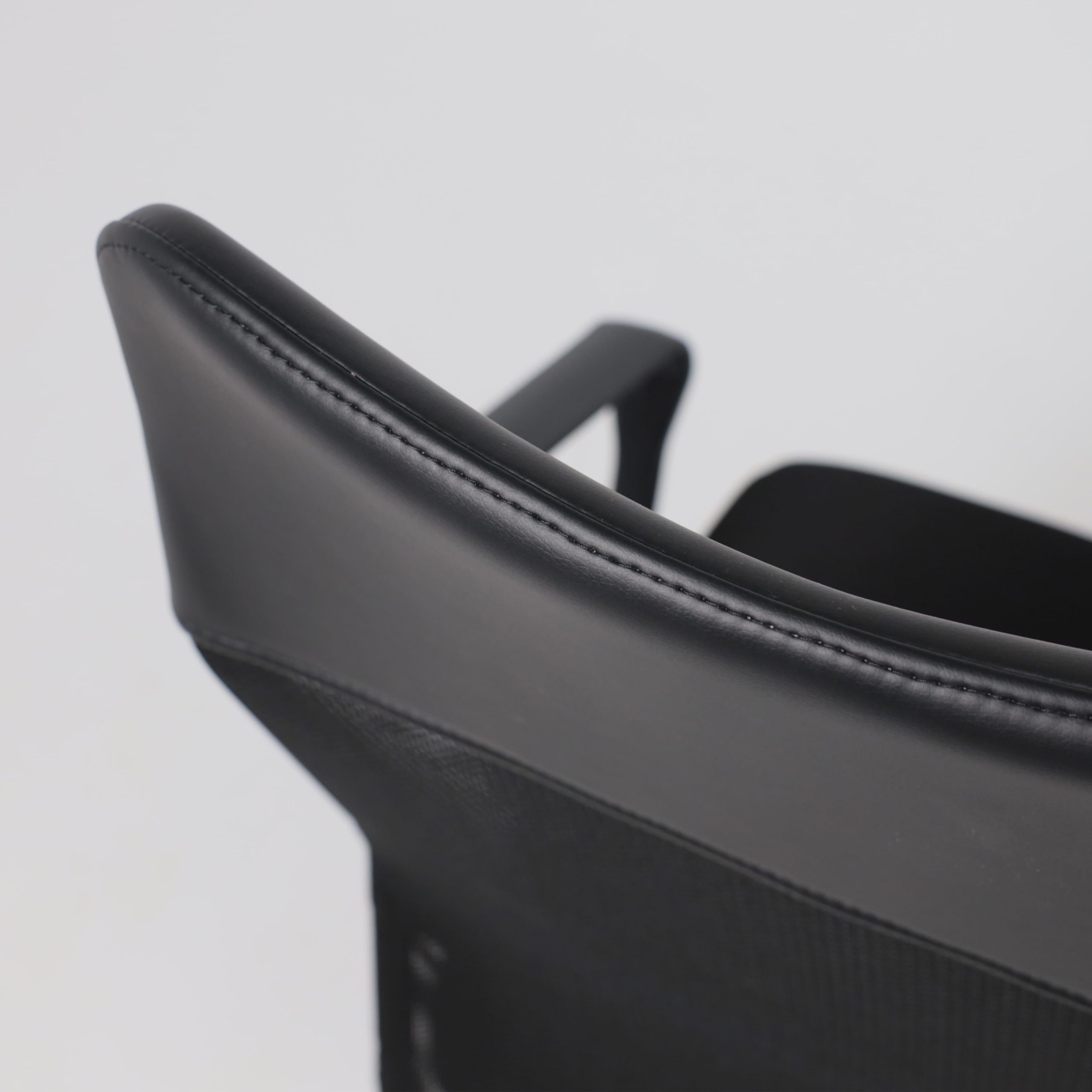 Кресло поворотное ARIA, черный, РБ