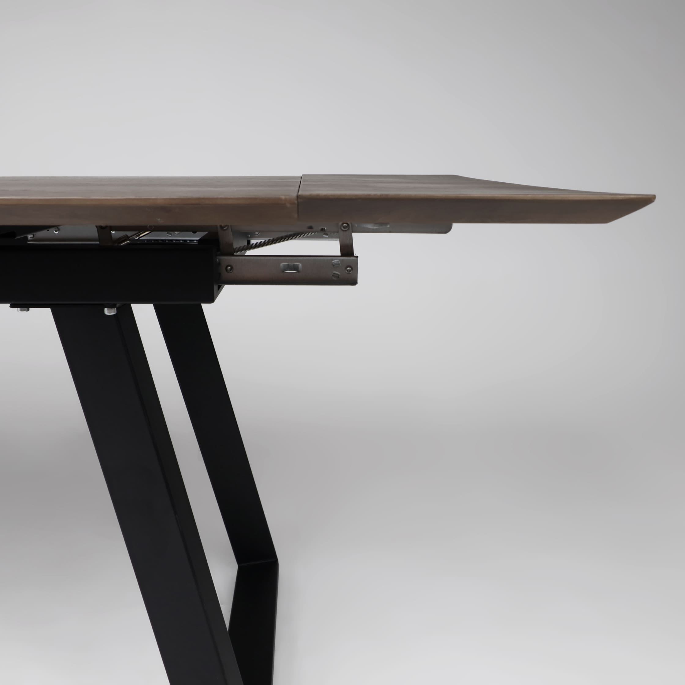 Стол САНГАЙ раздвижной, 136(196)*80*80, дуб галифакс табак / черный (ПрР-7 DSW (02) ТрН/Р-80)