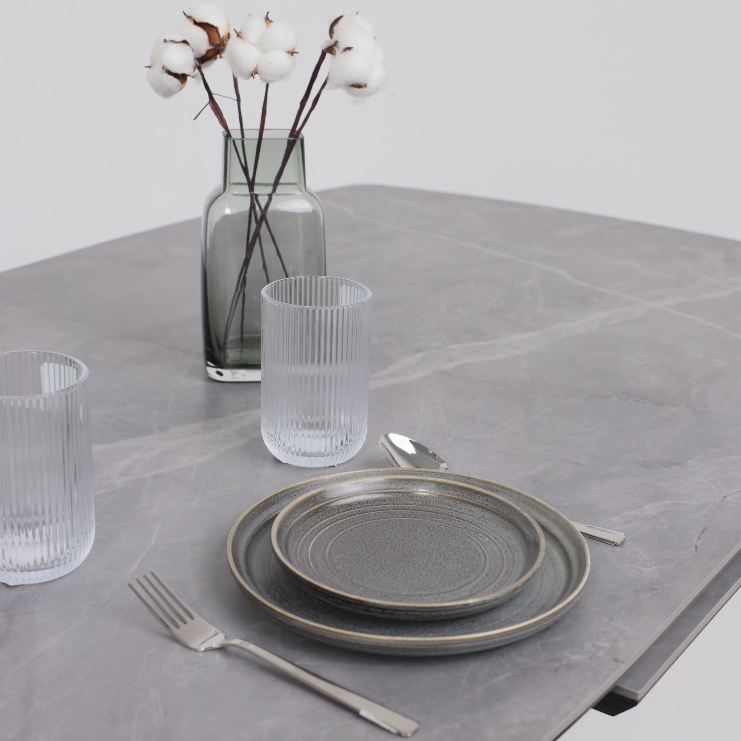 Стол НОТР ДАМ MODERNE, керамика 0 кат. 1400(1800)*850, Камень серый Greys Grey/Черный матовый