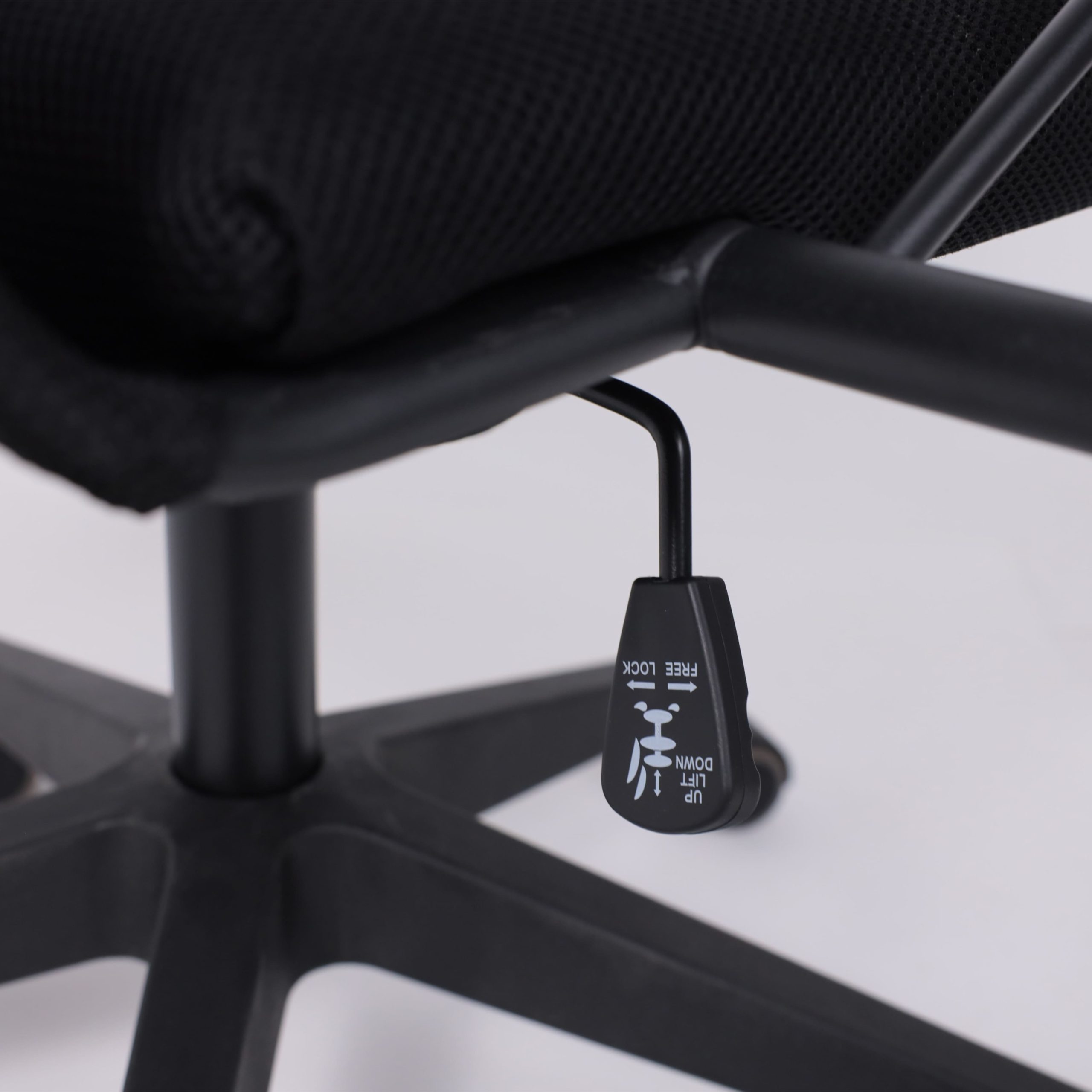 Кресло поворотное ИРИС, PL, черный