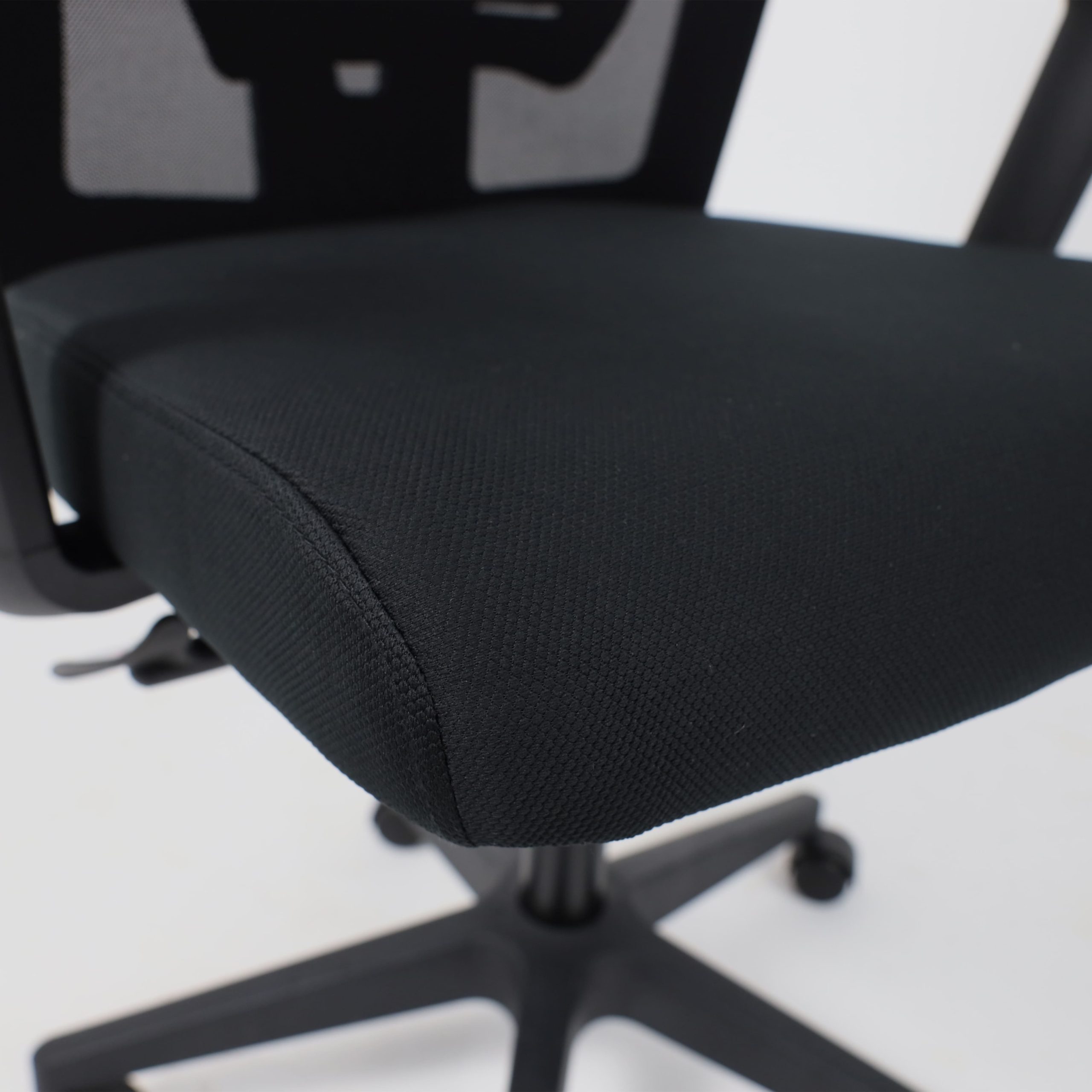 Кресло поворотное PROFIT, черный