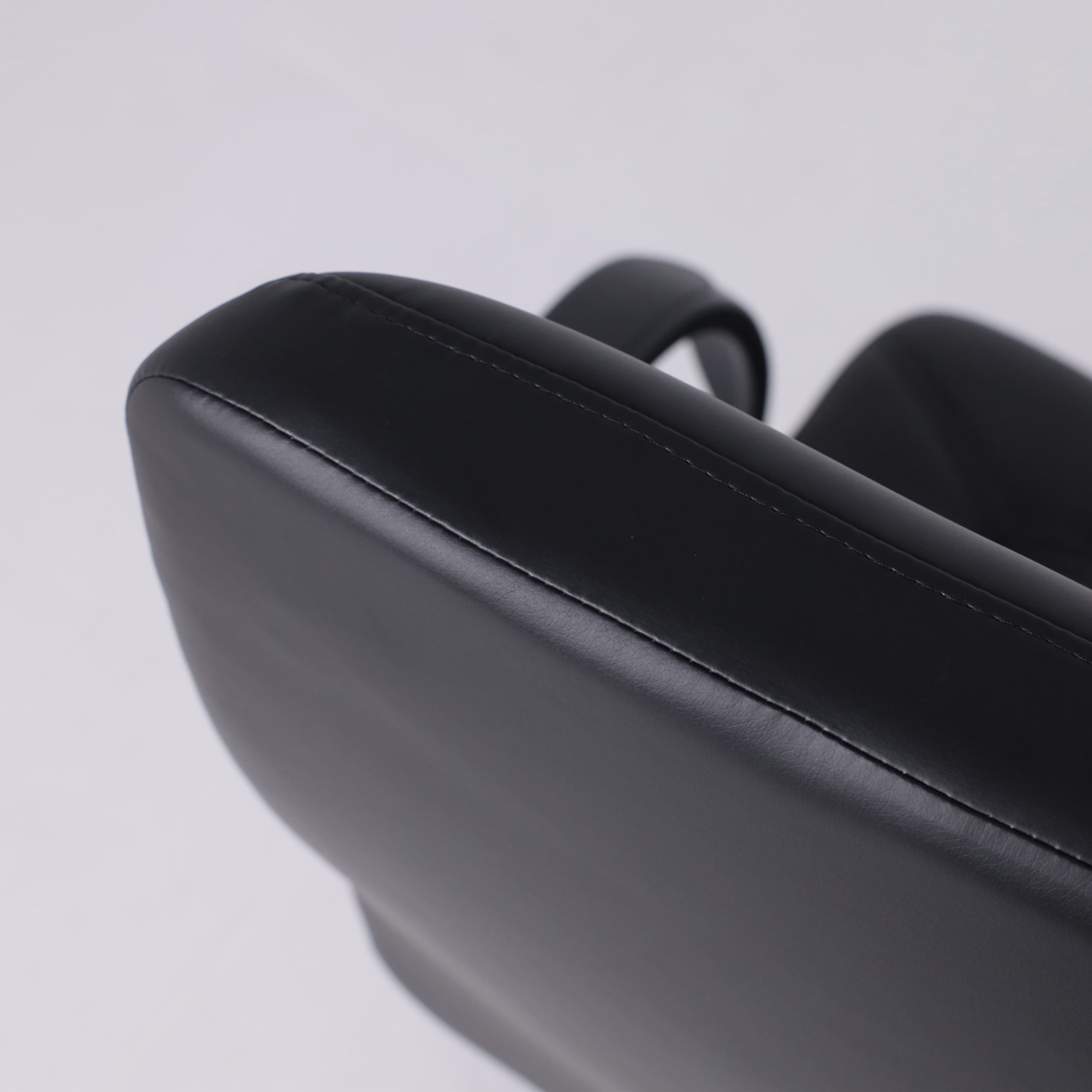 Кресло поворотное МЕНЕДЖЕР PL, экокожа Pegasso черный