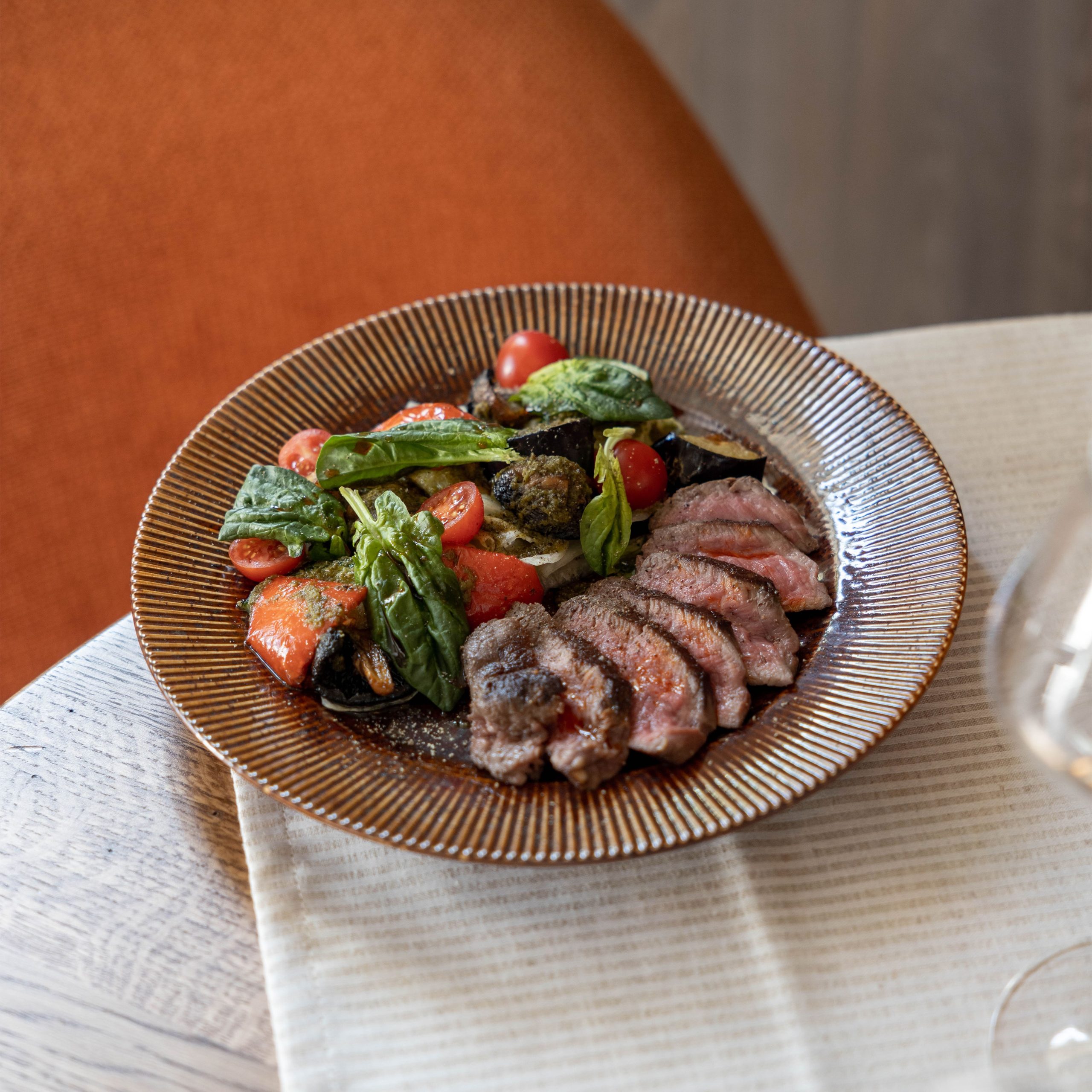 Блюдо AURORA, фарфор, каштановый, d20*2,5см