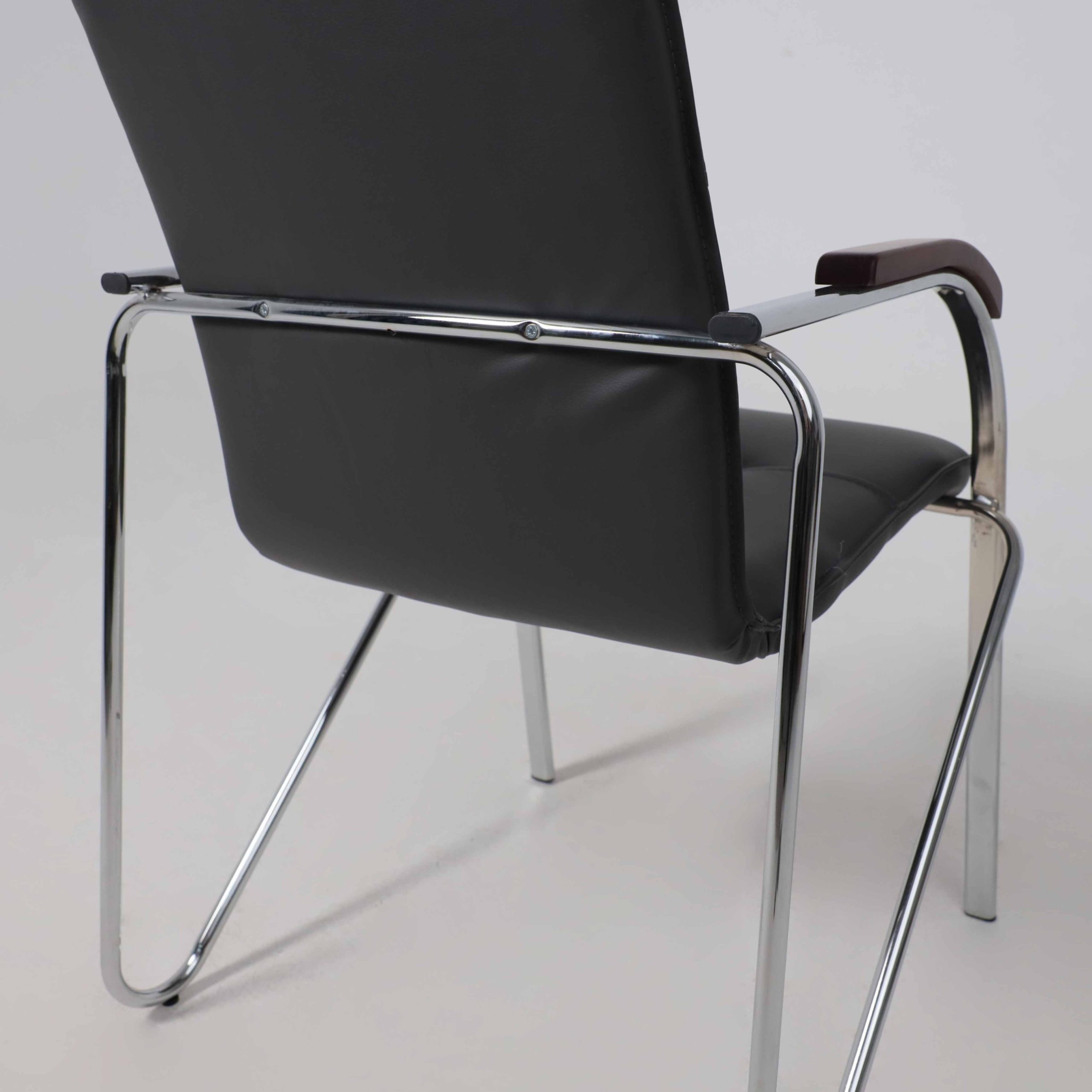 Кресло SAMBA AKS-1 Pegasso темно-серый, подлокотники дерево темное