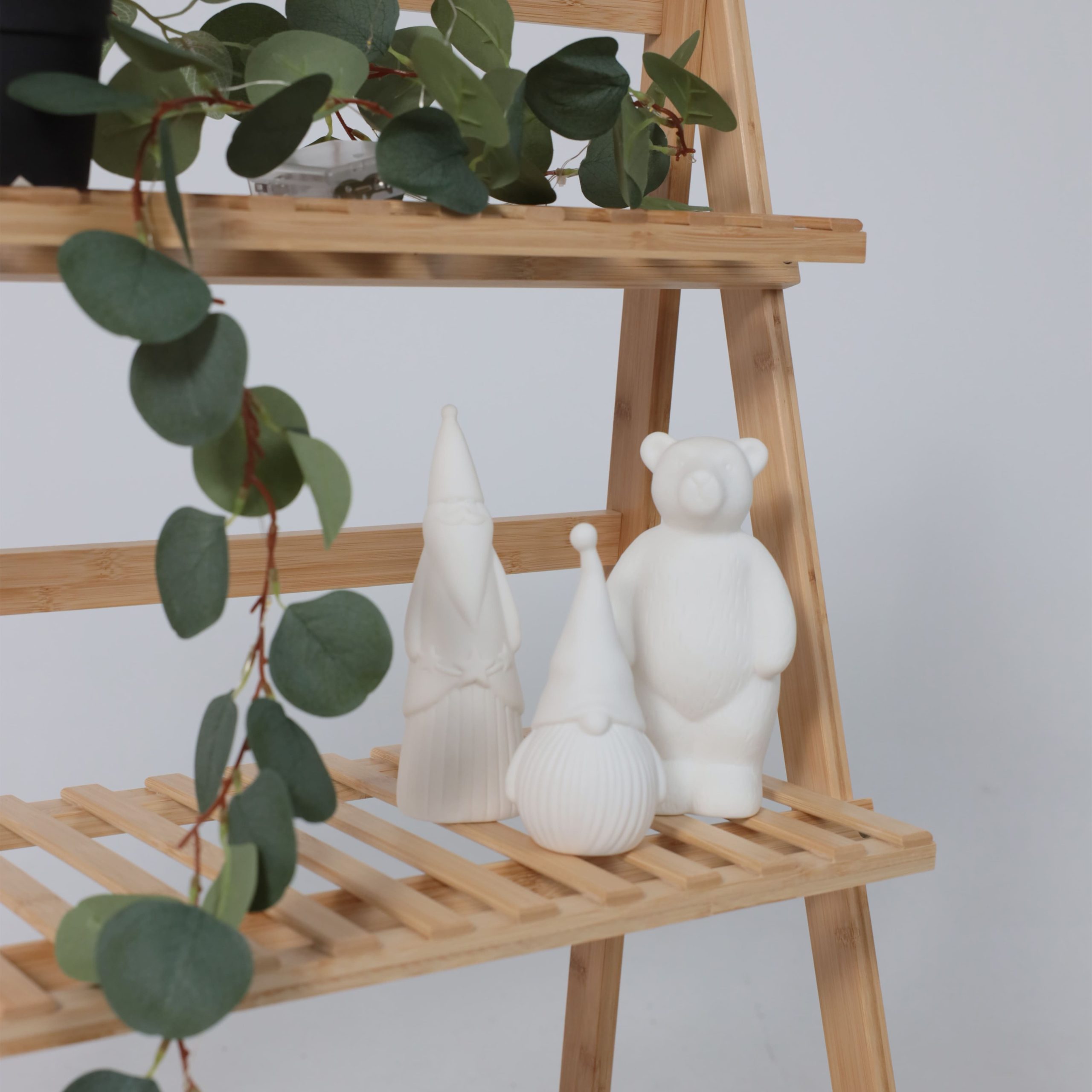 Светодиодный декор AKS тип 11 ( Гном, керамика 7.5х7х14.5см 1LED, 3*LR44 )