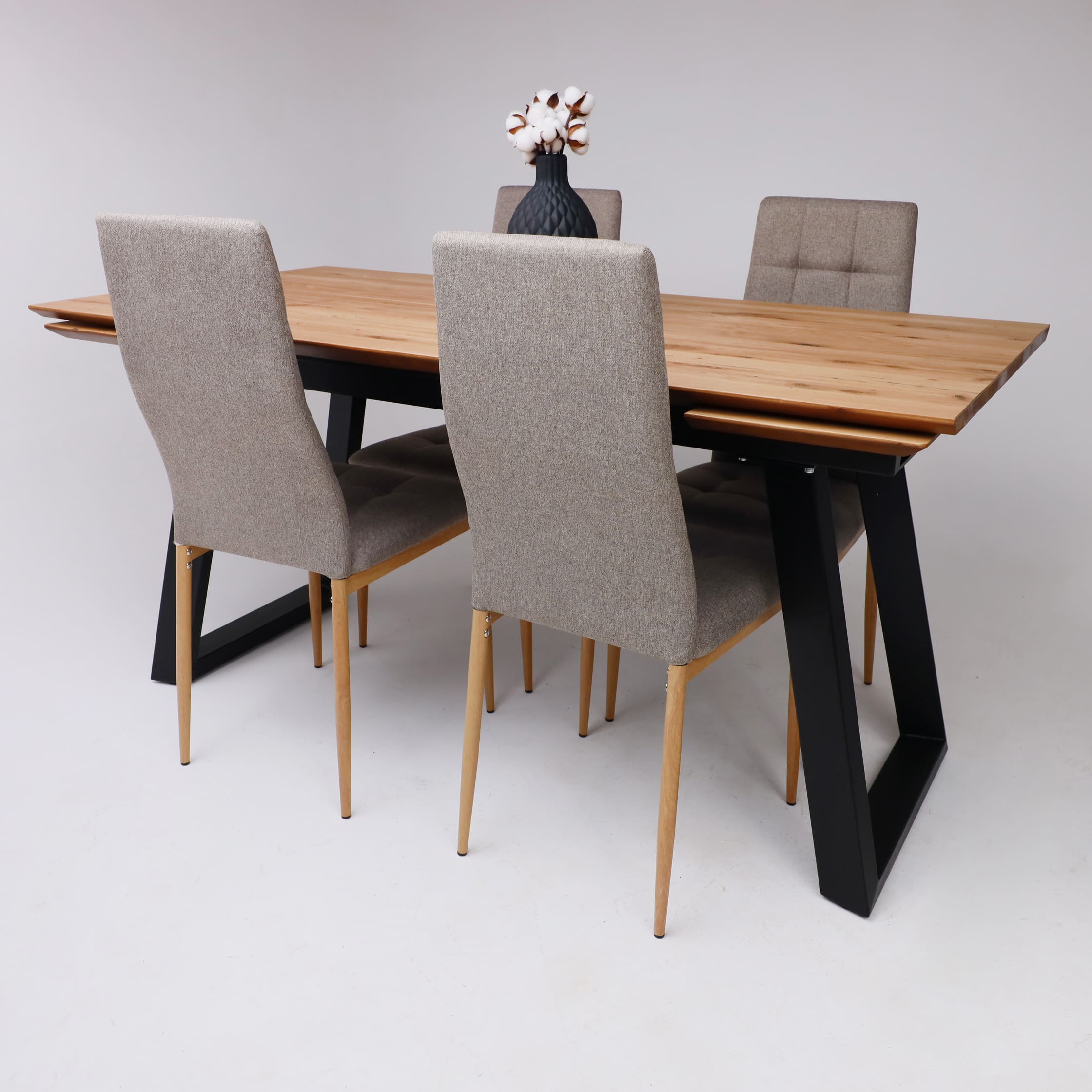 Стол САНГАЙ раздвижной, 136(196)*80*80, дуб натуральный / черный (ПрР-7 DSW (02) ТрН/Р-80)