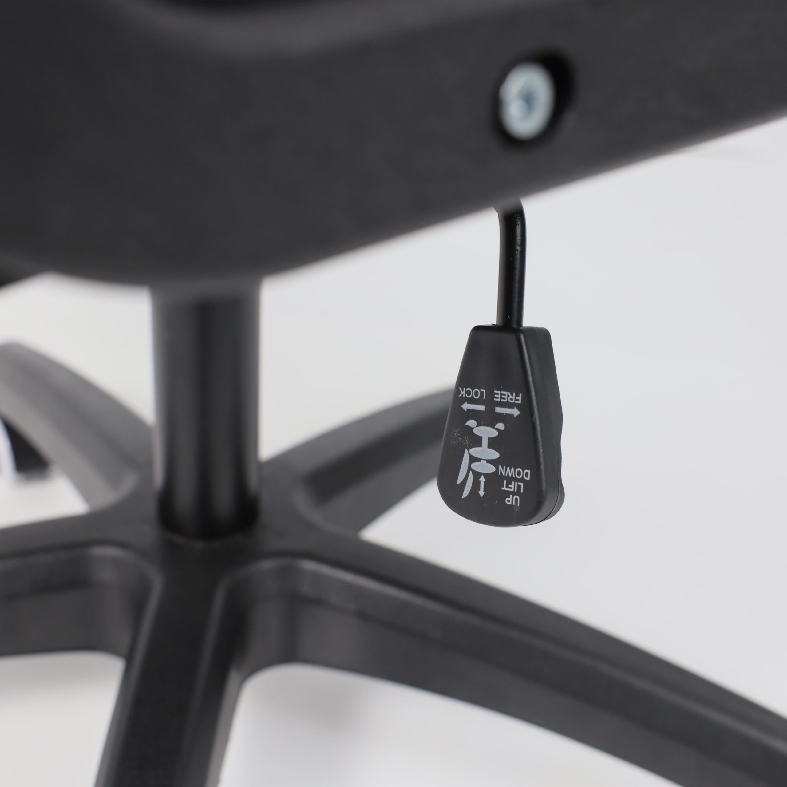 Кресло поворотное МЕНЕДЖЕР PL, Leto 70 черная ткань