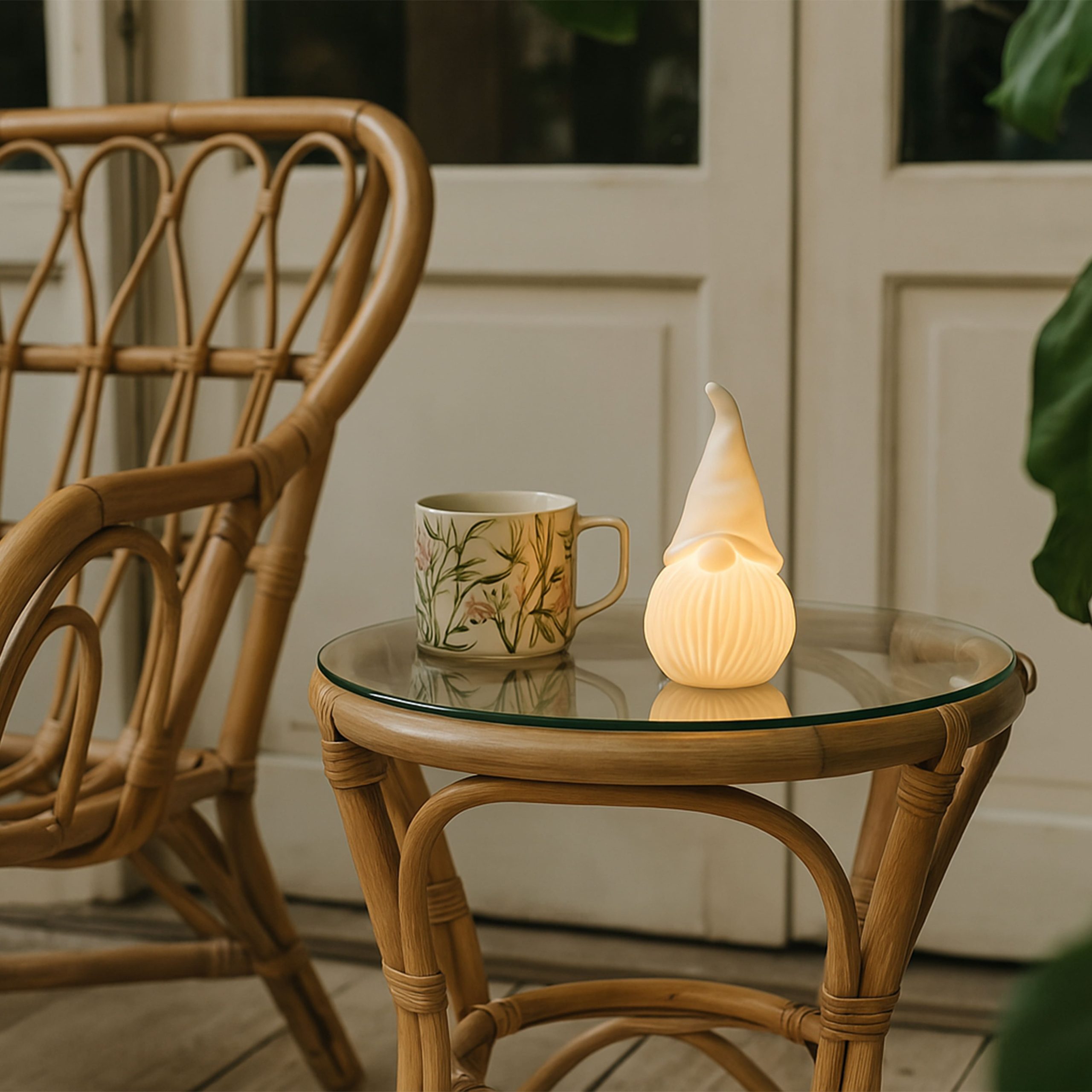 Светодиодный декор AKS тип 11 ( Гном, керамика 7.5х7х14.5см 1LED, 3*LR44 )