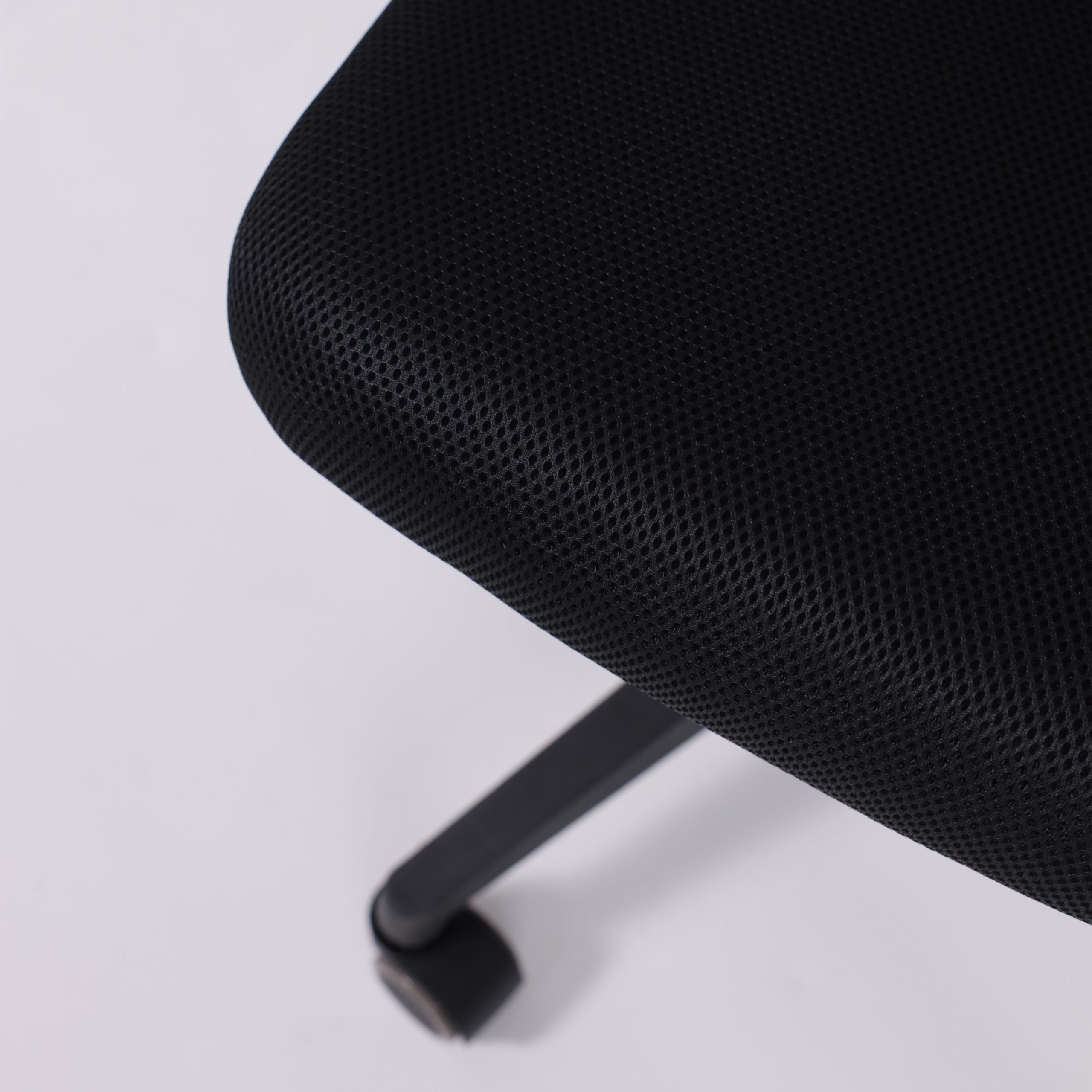 Кресло поворотное ИРИС, PL, черный