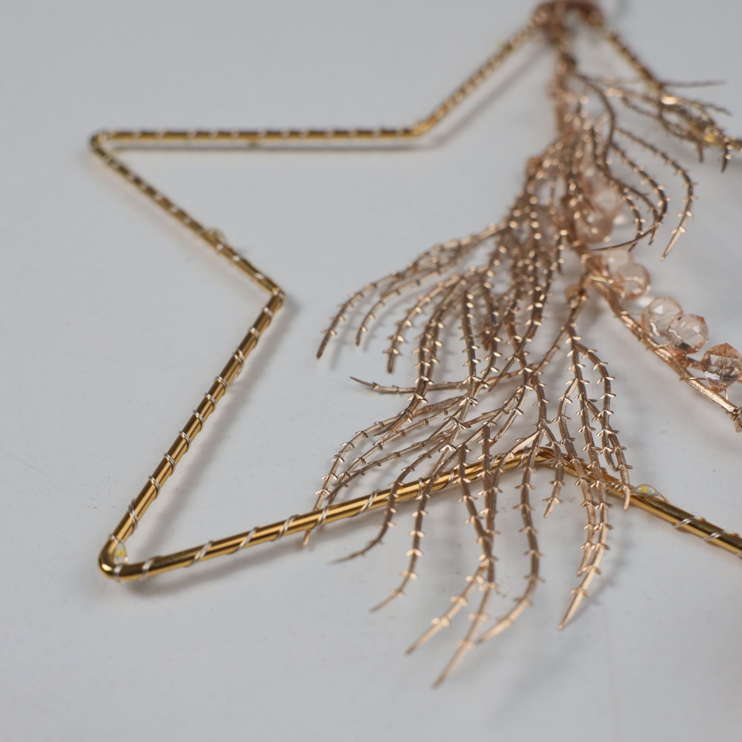 Светодиодный декор AKS тип 6 ( Звезда с веткой 25х24см 18LED, 2АА )