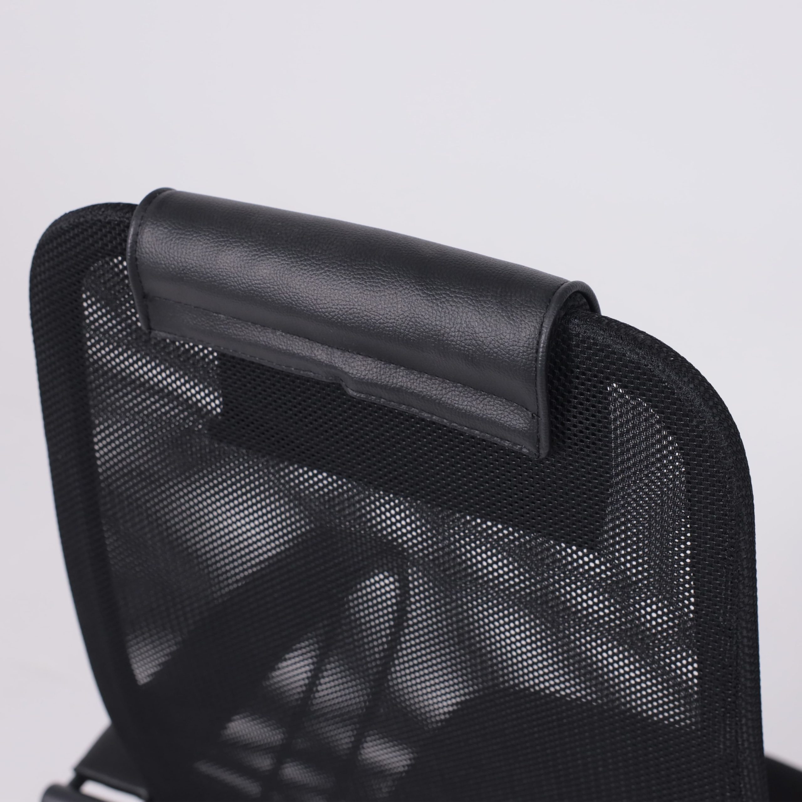 Кресло поворотное ИРИС, PL, черный