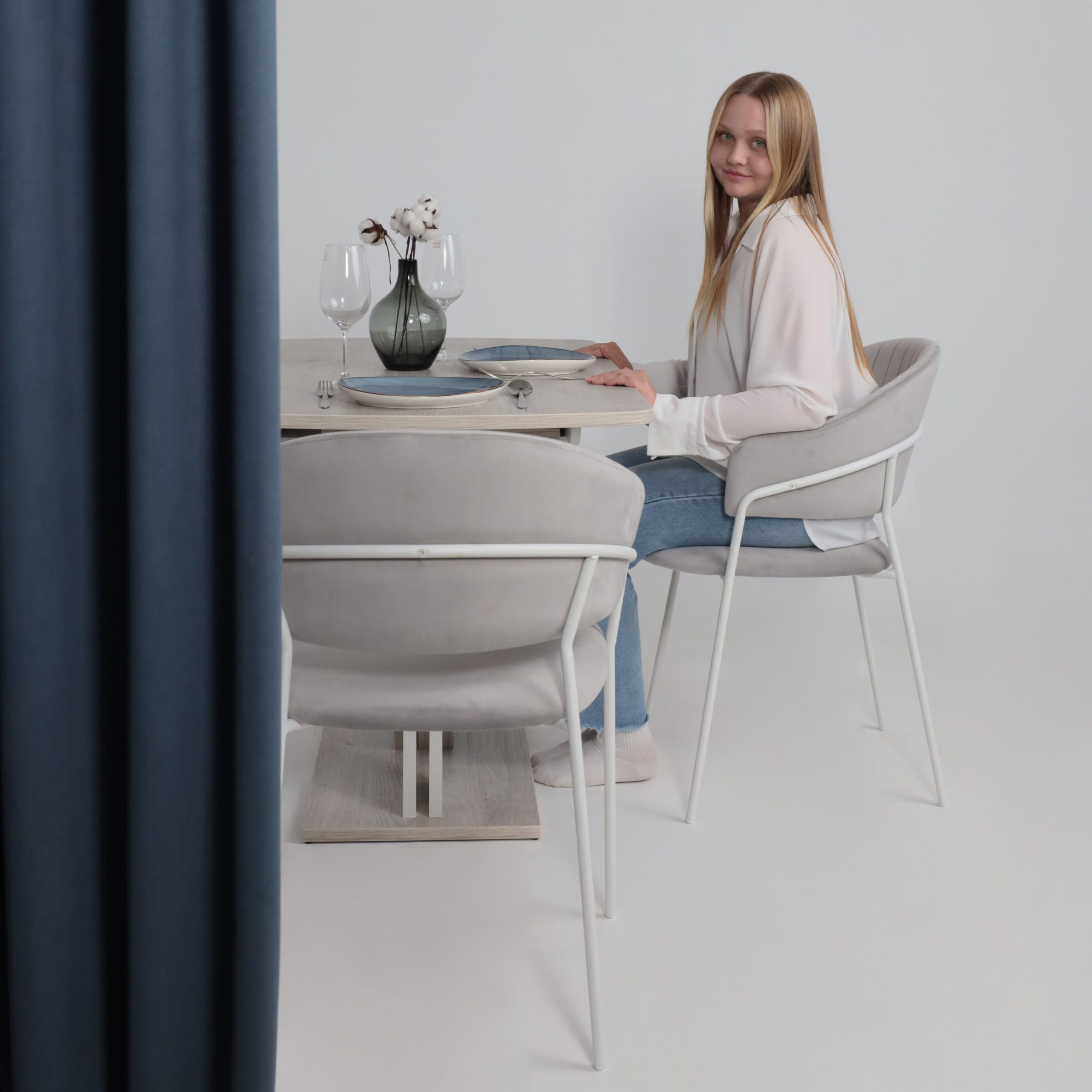 Стул AV 433, светло-серый бархат H-09/белый