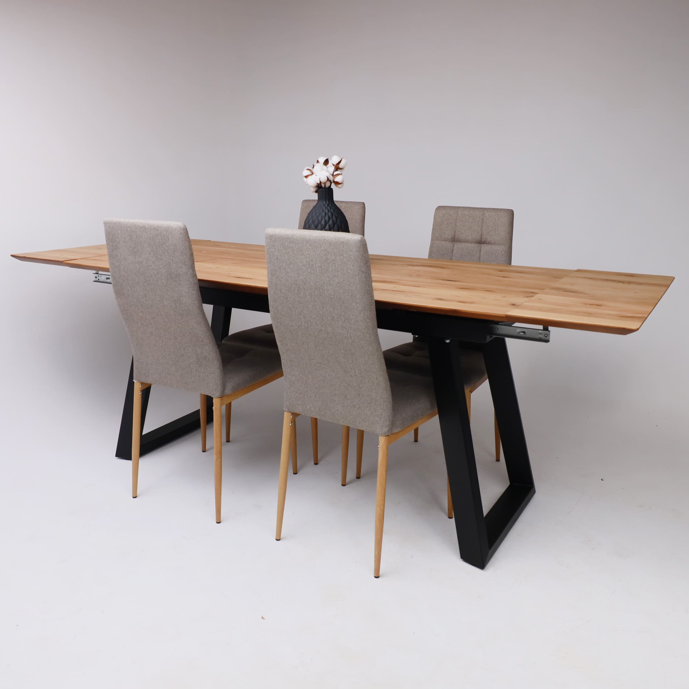 Стол САНГАЙ раздвижной, 136(196)*80*80, дуб натуральный / черный (ПрР-7 DSW (02) ТрН/Р-80)