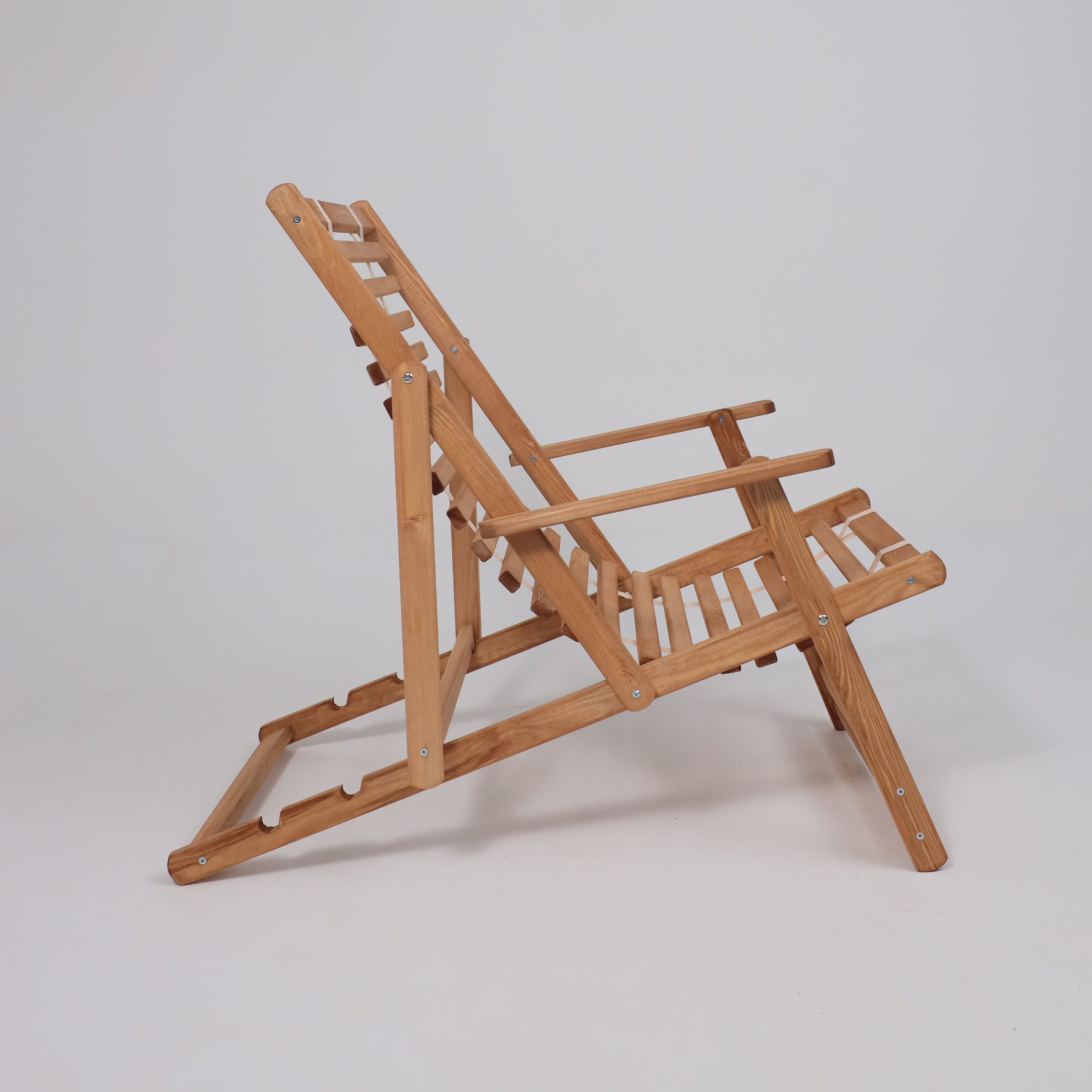 Кресло-шезлонг с подлокотниками DYATEL сиденье из дерева сосна (цвет дуб)