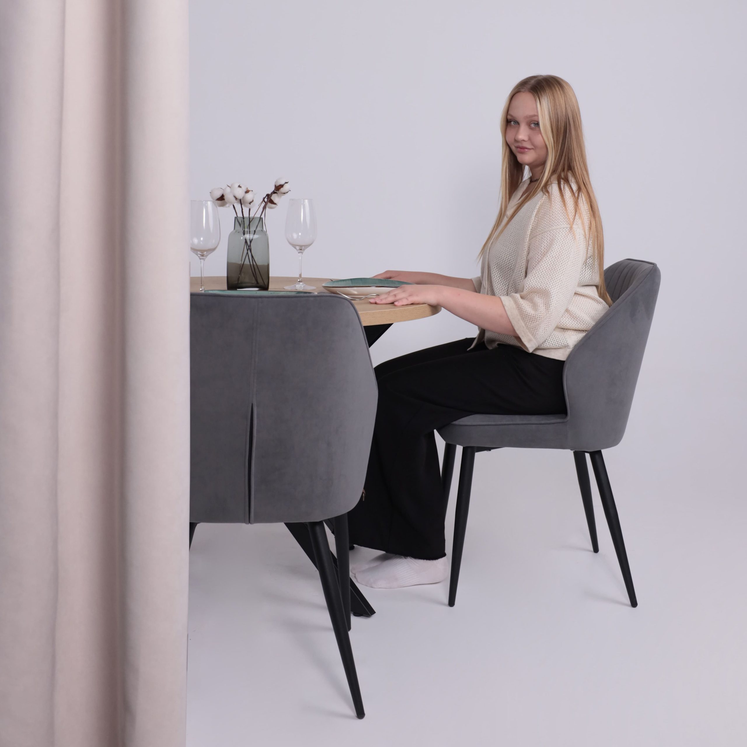 Стол РИГА, D950, Дуб Сильверджек Ореховый/Черный