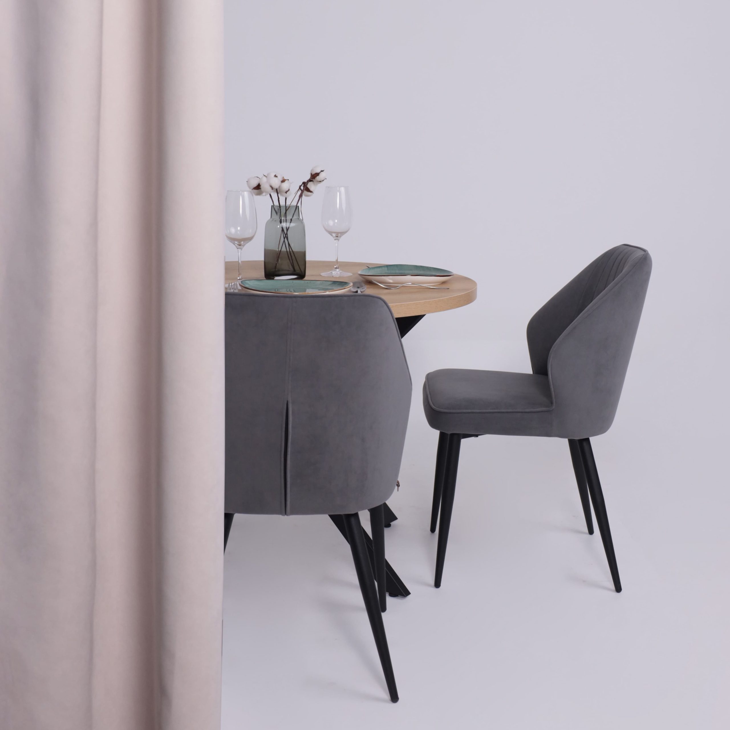 Стол РИГА, D950, Дуб Сильверджек Ореховый/Черный