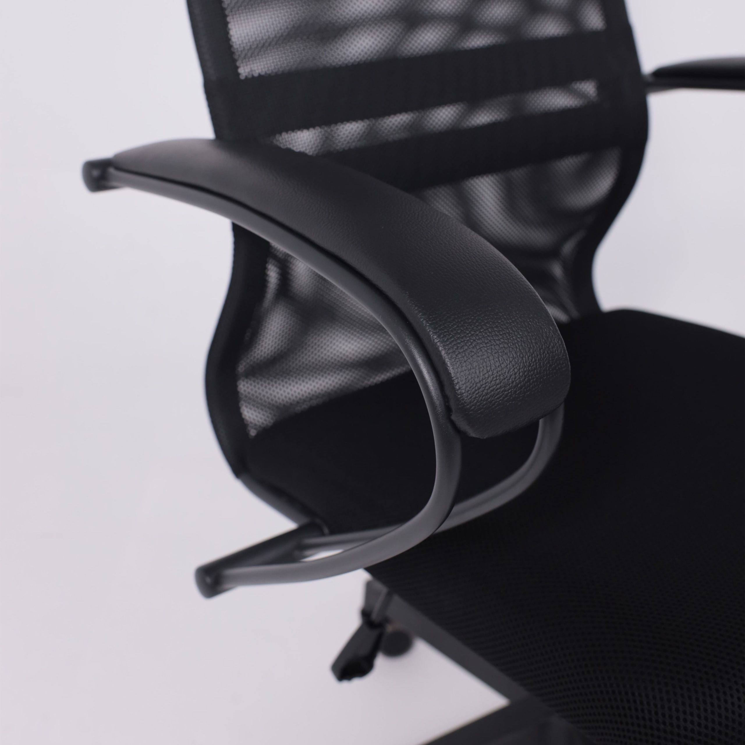 Кресло поворотное ИРИС, PL, черный