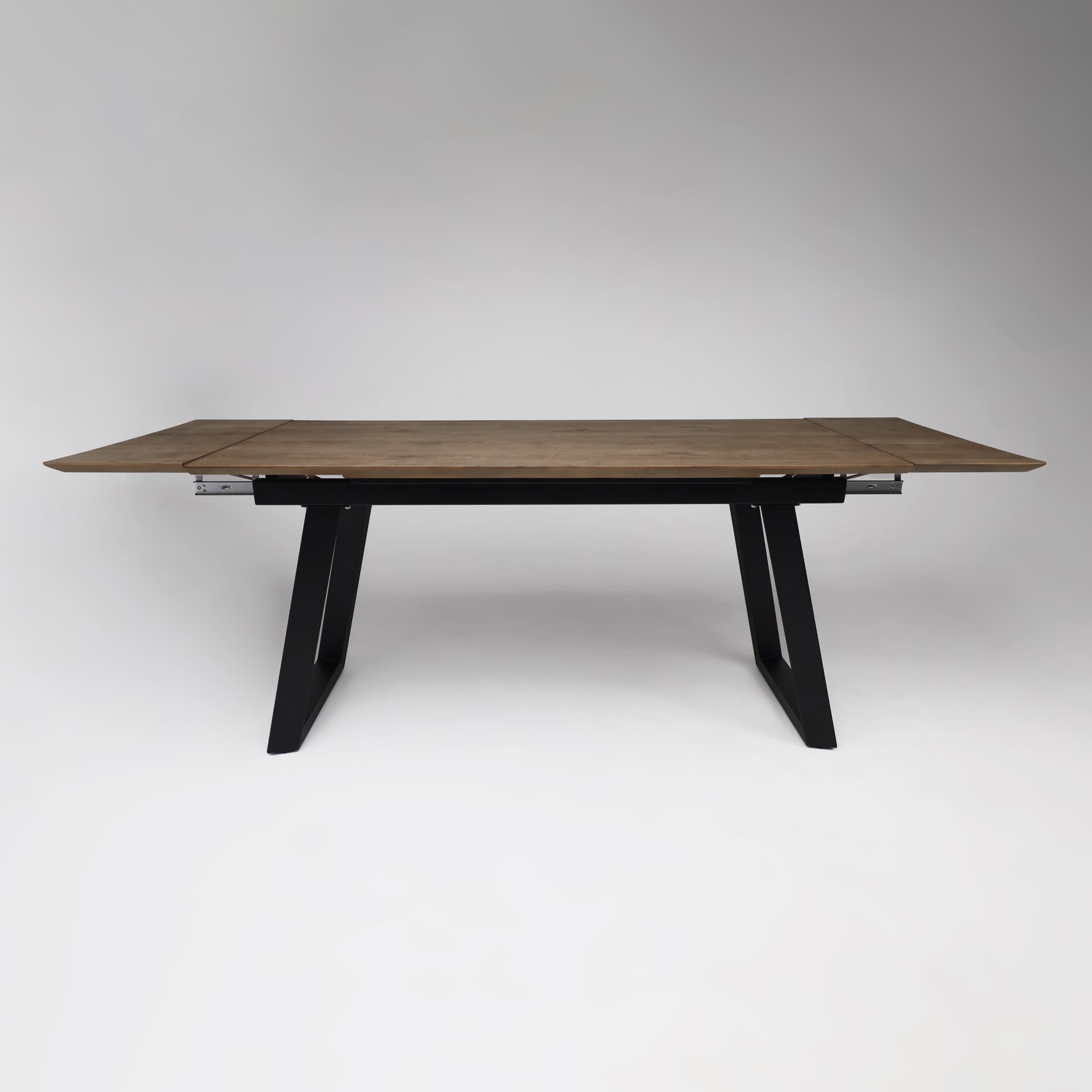 Стол САНГАЙ раздвижной, 136(196)*80*80, дуб галифакс табак / черный (ПрР-7 DSW (02) ТрН/Р-80)