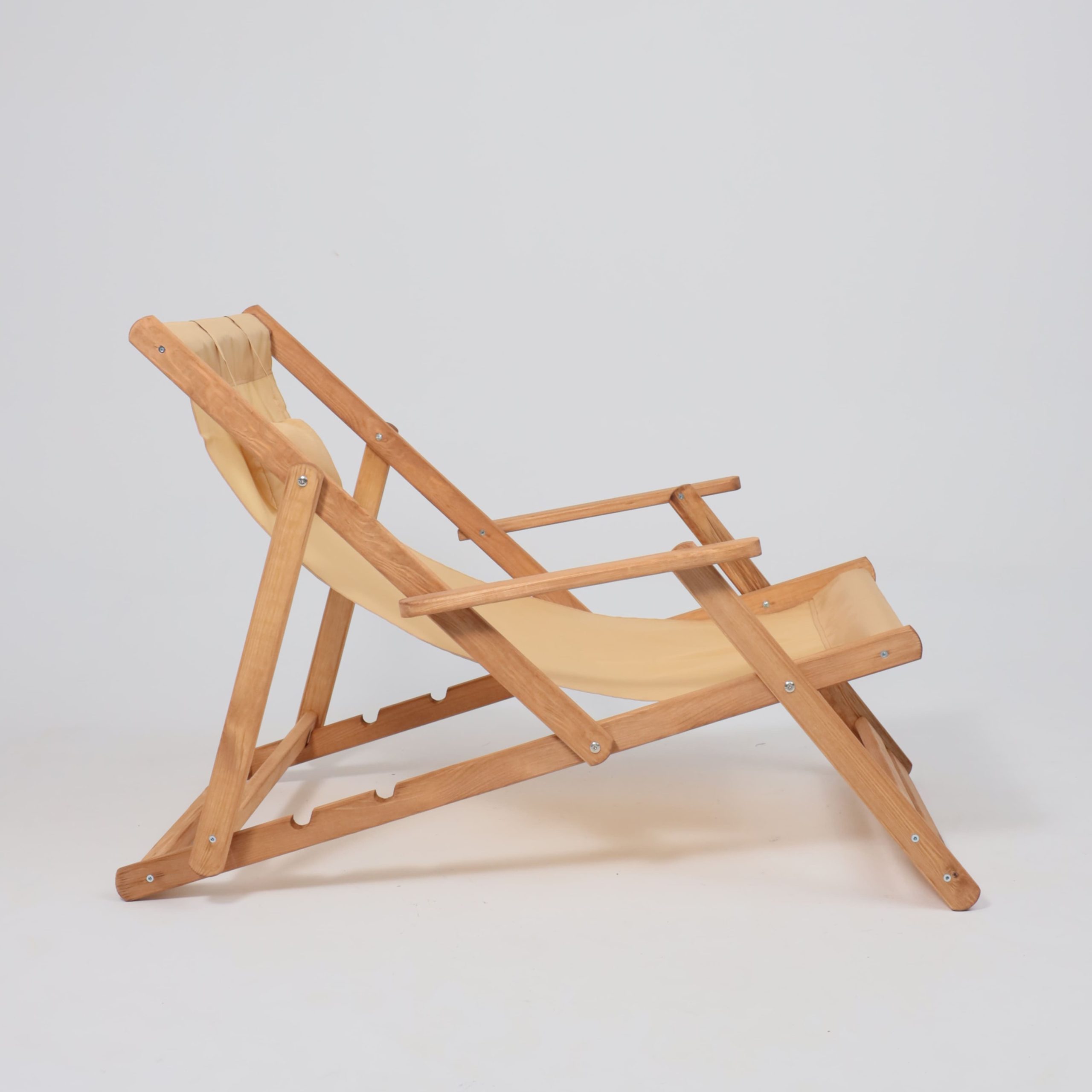 Кресло-шезлонг с подлокотниками DYATEL сиденье из ткани сосна (цвет дуб)